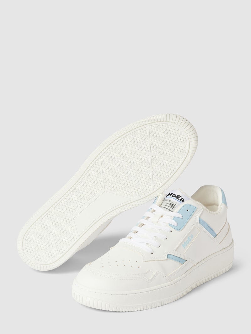 Sneaker mit Label-Details in weiß