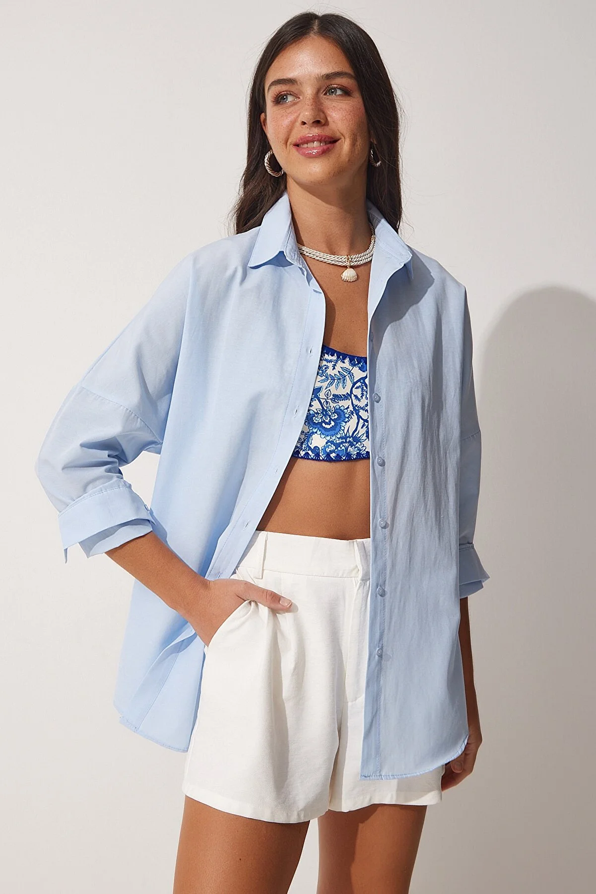 Happiness İstanbul  Himmelblaues, langes Oversize-Basic-Shirt für Damen DD00842