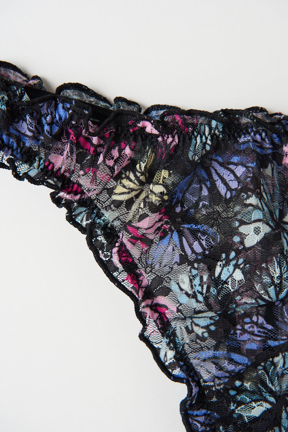 Eva lace string