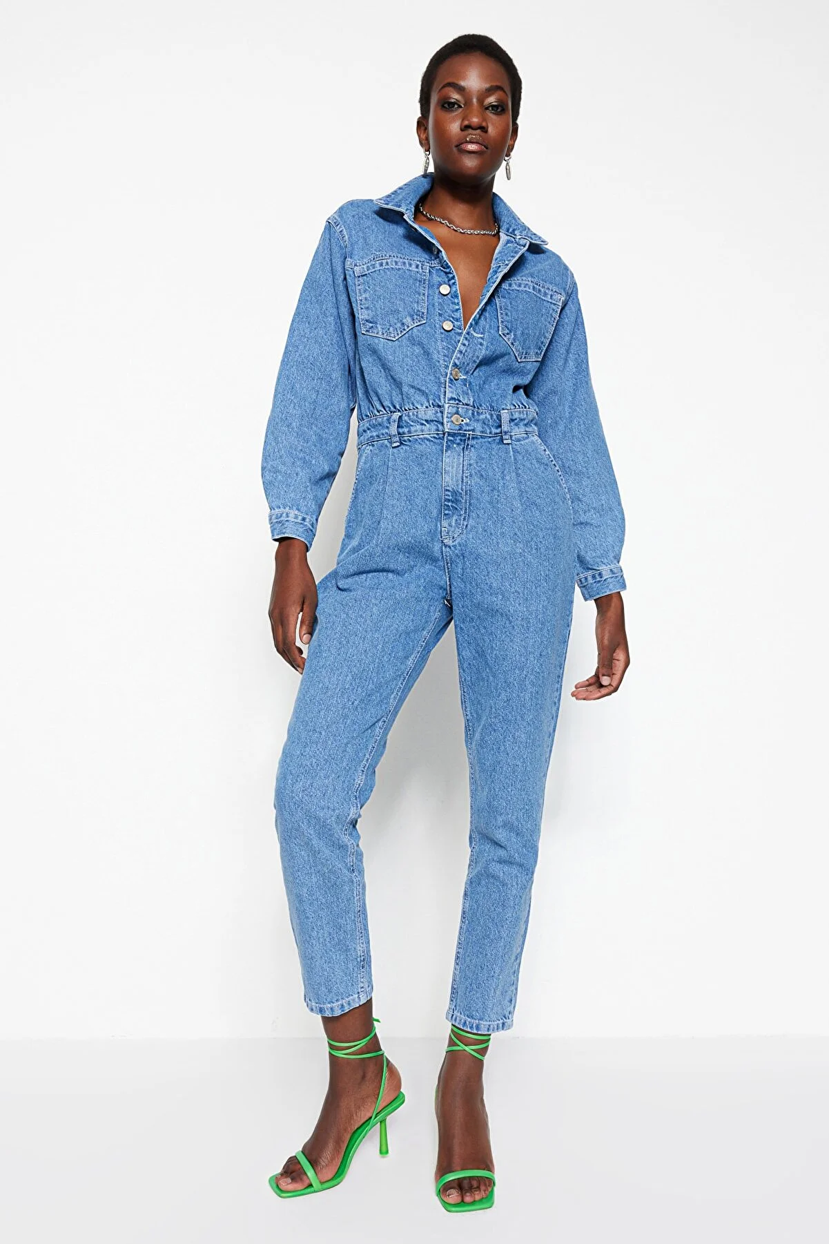 Trendyol Collection  Blauer Jeans-Jumpsuit mit Taillendetail TWOAW23TU00065