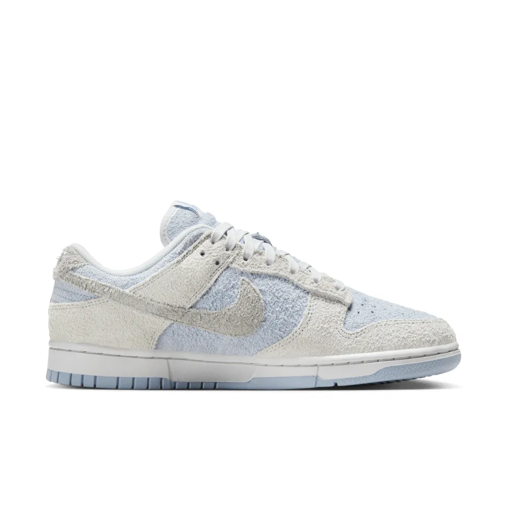 Nike WMNS Dunk Low FZ3779-025 / grau