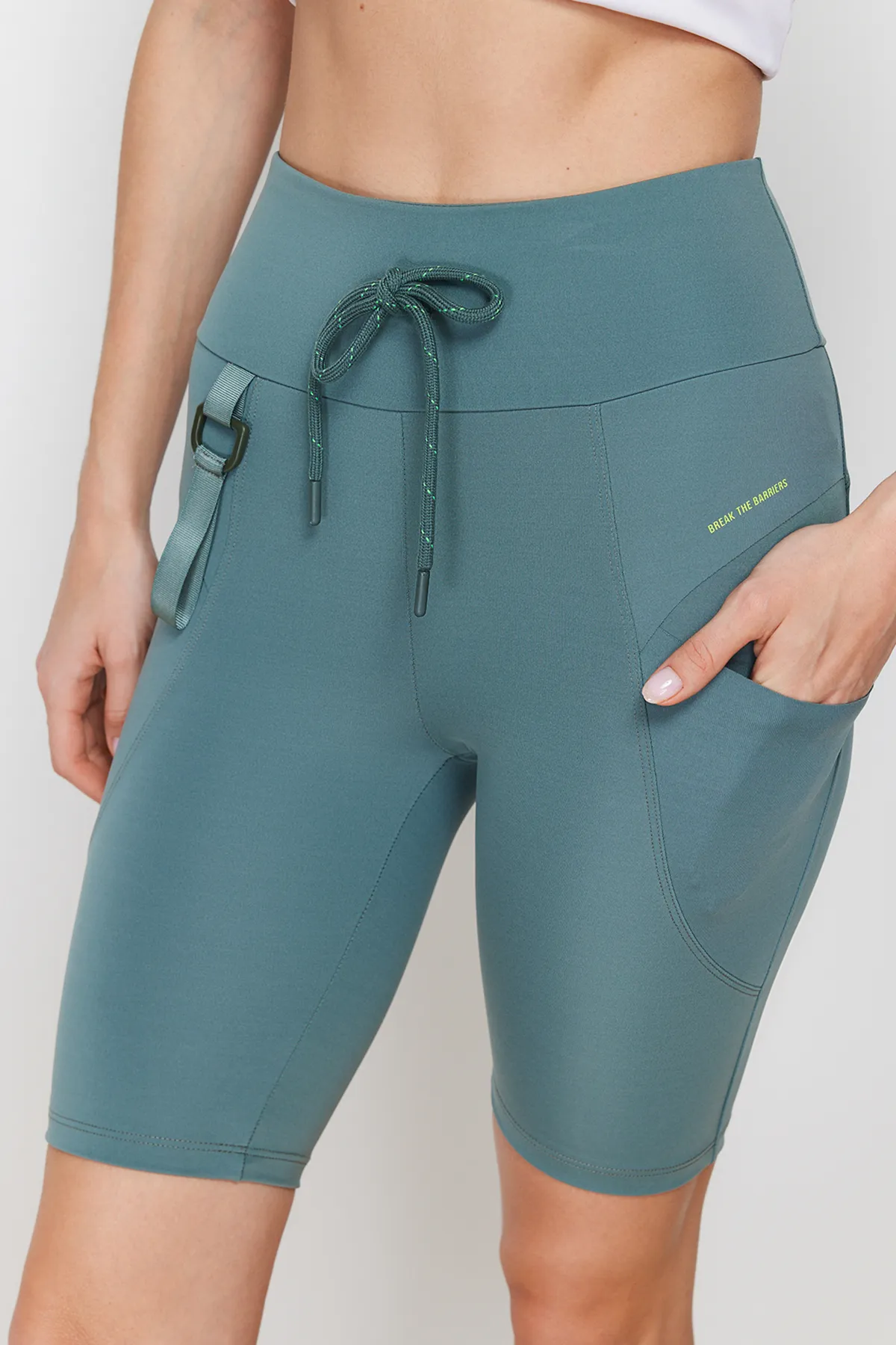 Trendyol Collection  Khaki Matte Restorer Sport-Leggings aus Strick mit Tasche und Verschlussdetails, für Radfahrer/Biker/kurze Radfahrer THMSS24TY00007