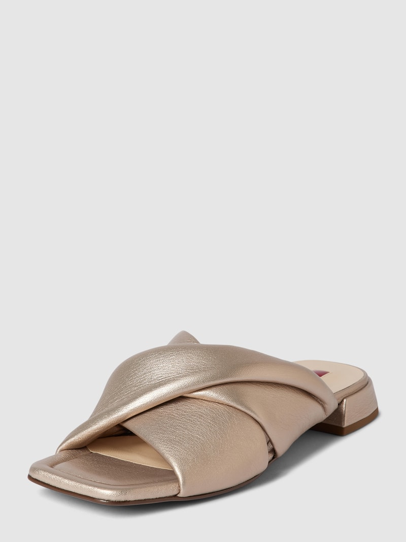 Pantoletten aus Leder im Metallic-Look in gold