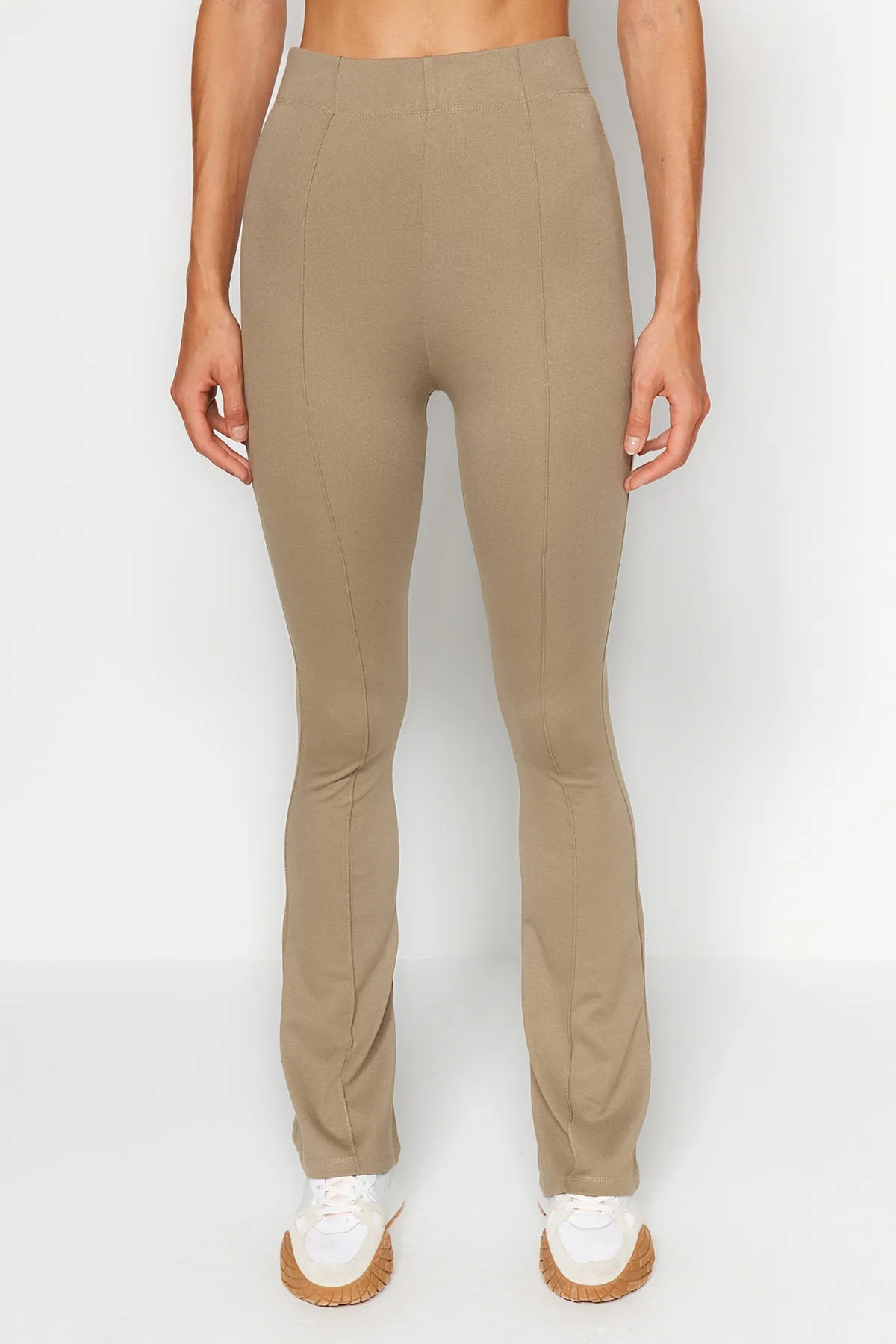 Trendyol Collection  Nerzfarbene, gerippte, ausgestellte Hose mit elastischem Bund/Strickhose mit spanischem Bein und hoher Taille TWOSS20PL0342