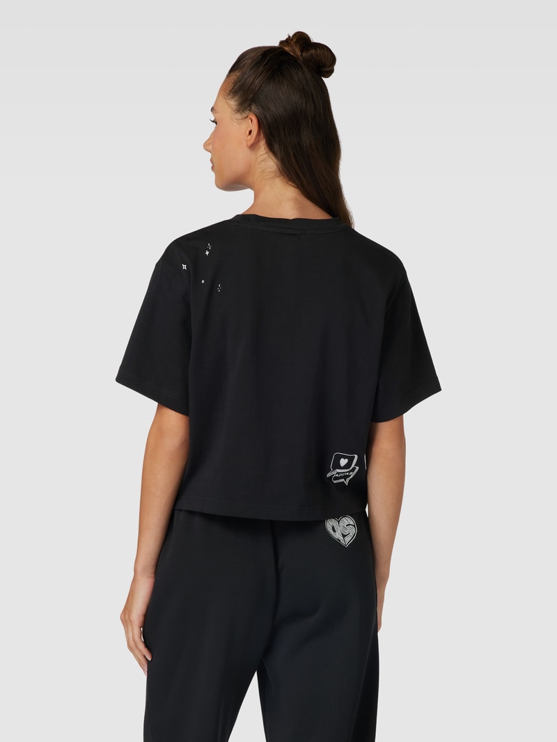 Cropped T-Shirt mit Label-Stitching in schwarz