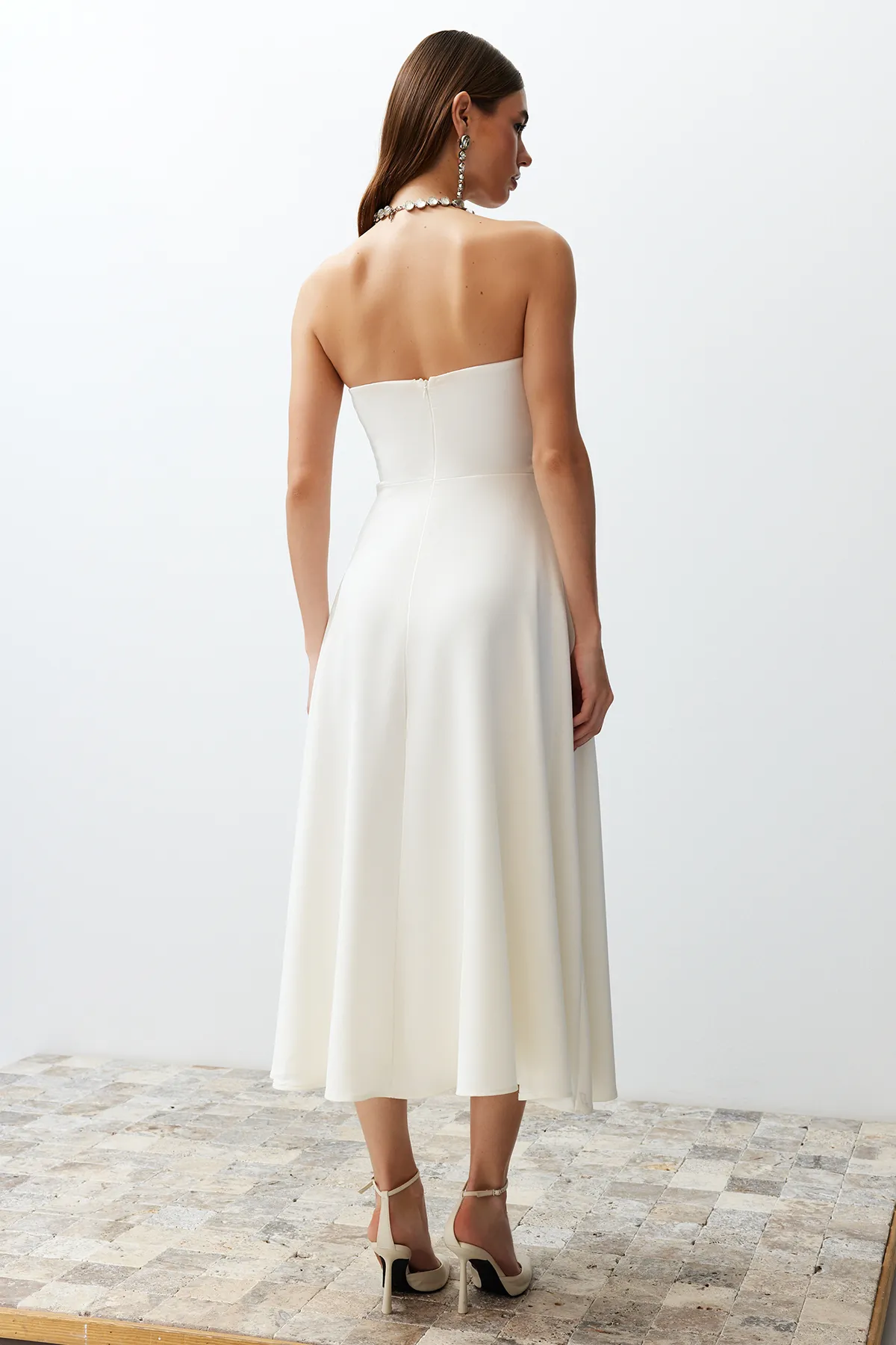 Trendyol Collection  Weißes Brautkleid mit Taillenöffnung/Skater-Hochzeit/langes Nikah-Abendkleid TPRSS24EL00139