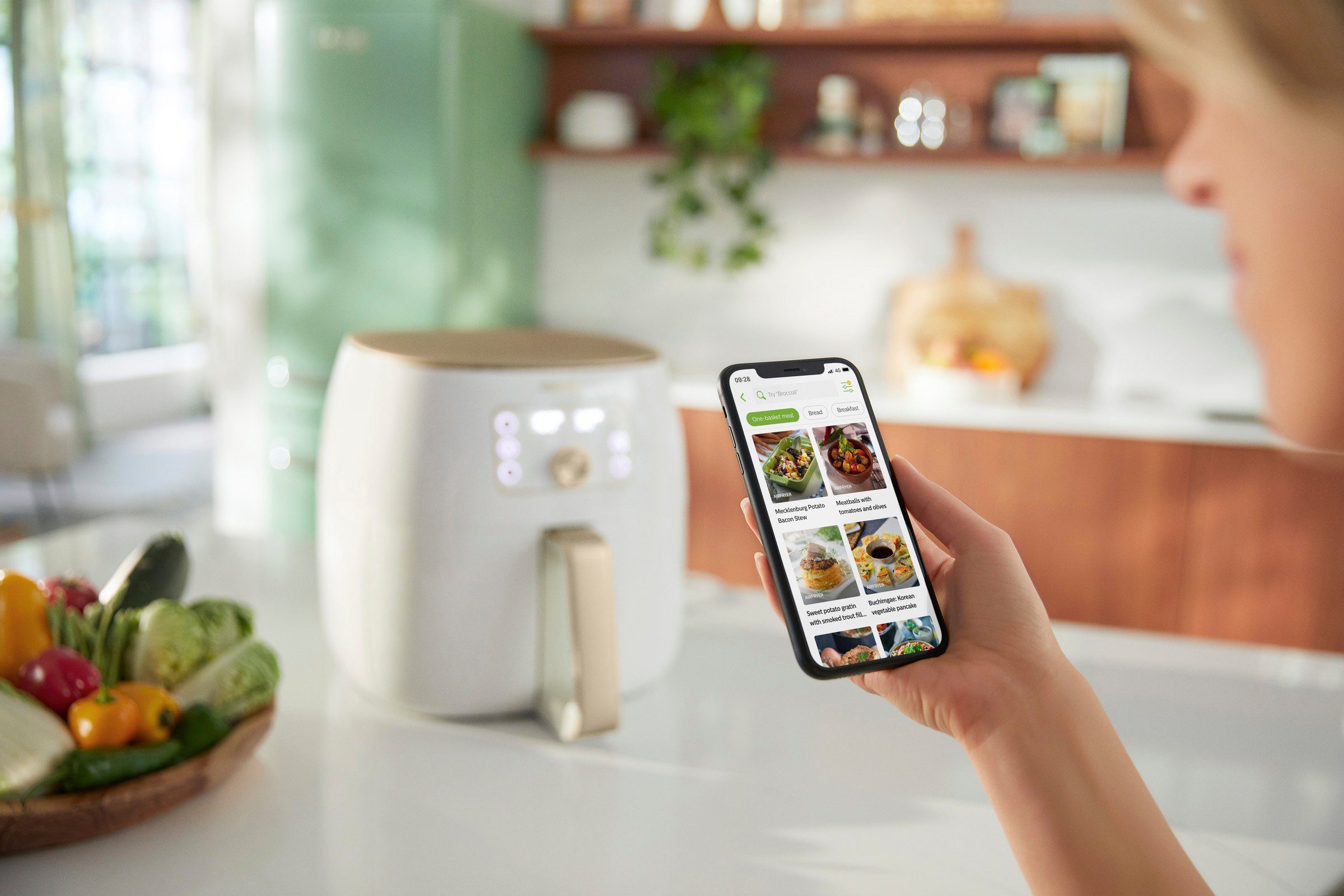 Philips Heißluftfritteuse HD9870/20 Airfryer Premium XXL, 2225 W, Smart Sensing Technologie Fassungsvermögen 1,4kg, weiß