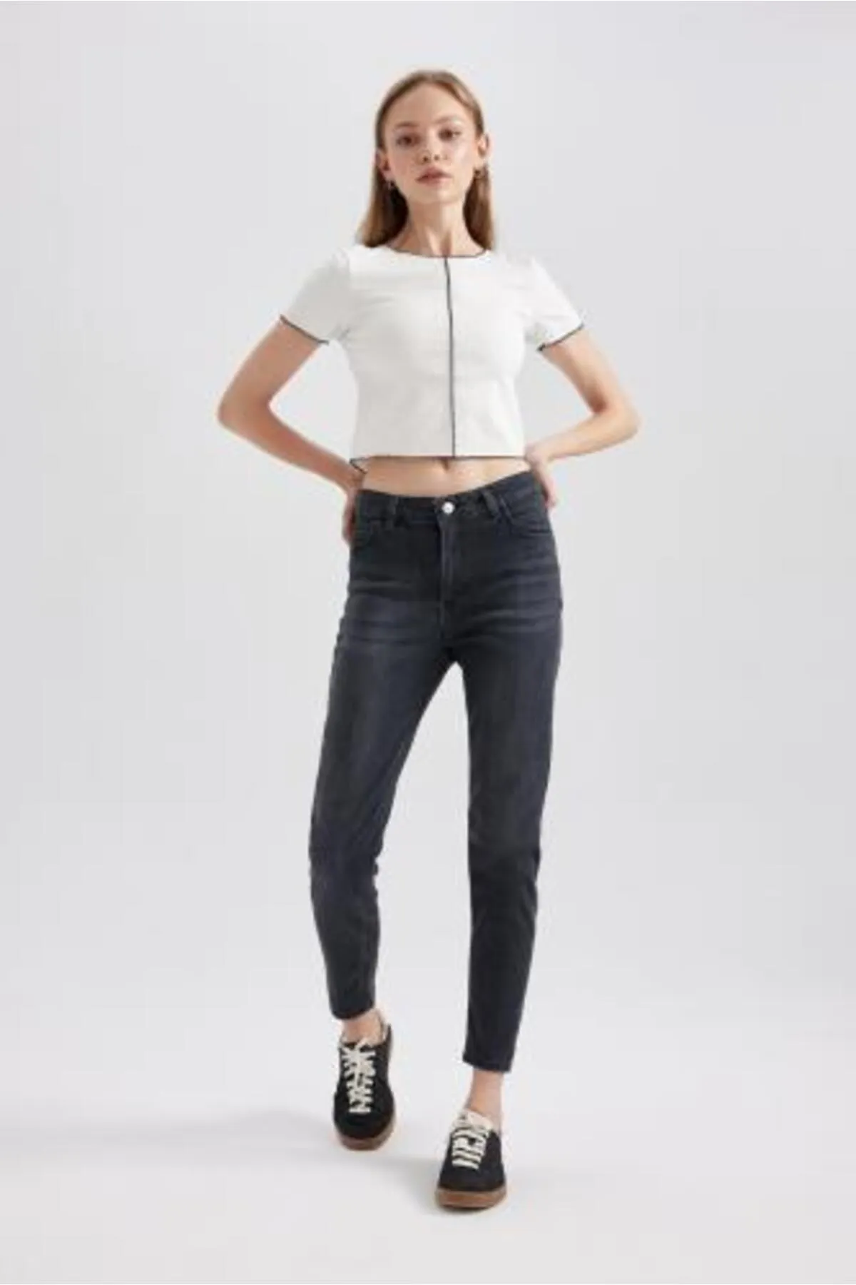 DeFacto  Rebeca Skinny Fit Normale Taille Schmaler Beinausschnitt Lange Jeanshose B1933ax23au