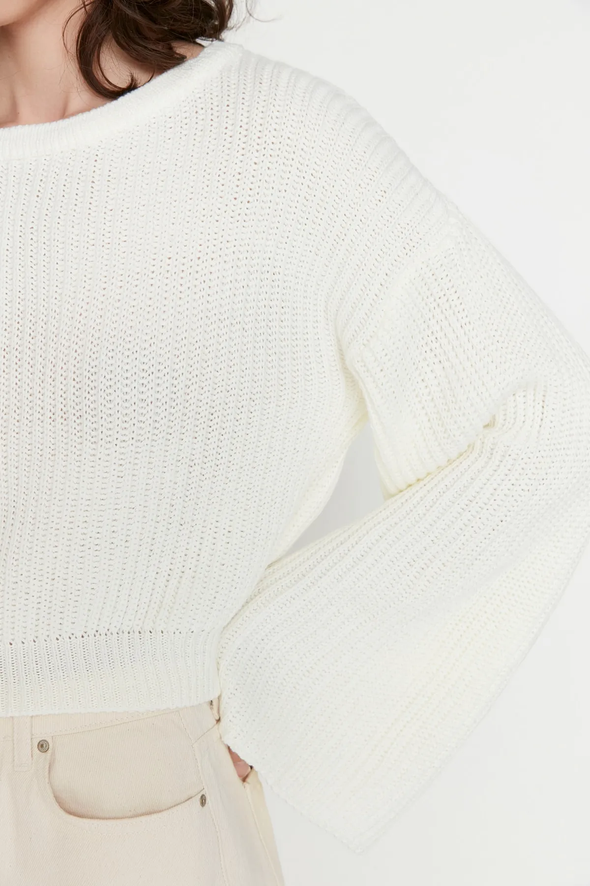 Trendyol Collection  Ecrufarbener, kurzer Strickpullover mit spanischen Ärmeln TWOAW20KZ0743