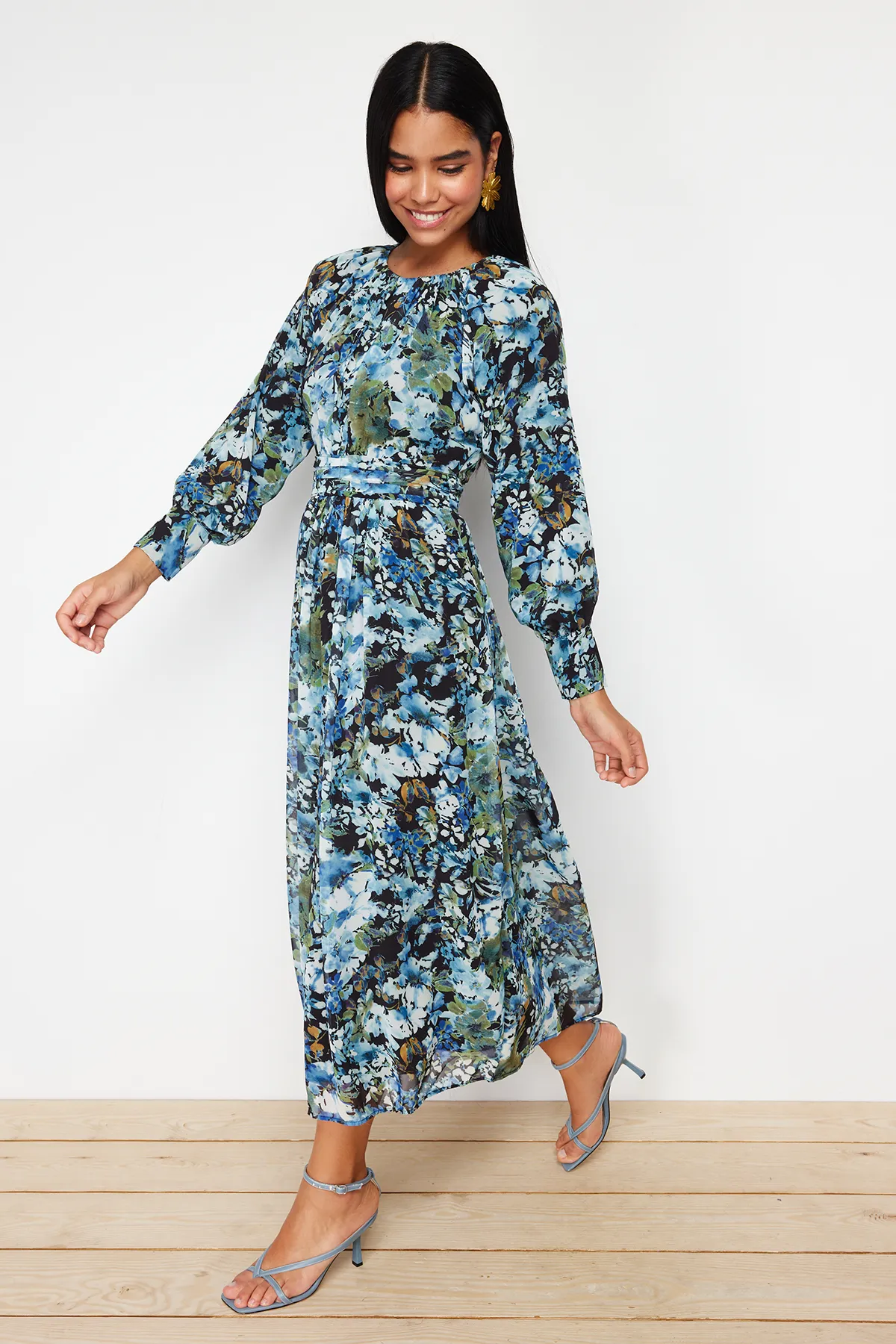 Trendyol Modest  Schwarz-blaues, gewebtes Kleid mit Blumengürtel und detailliertem Gürtel TCTSS24EB00045