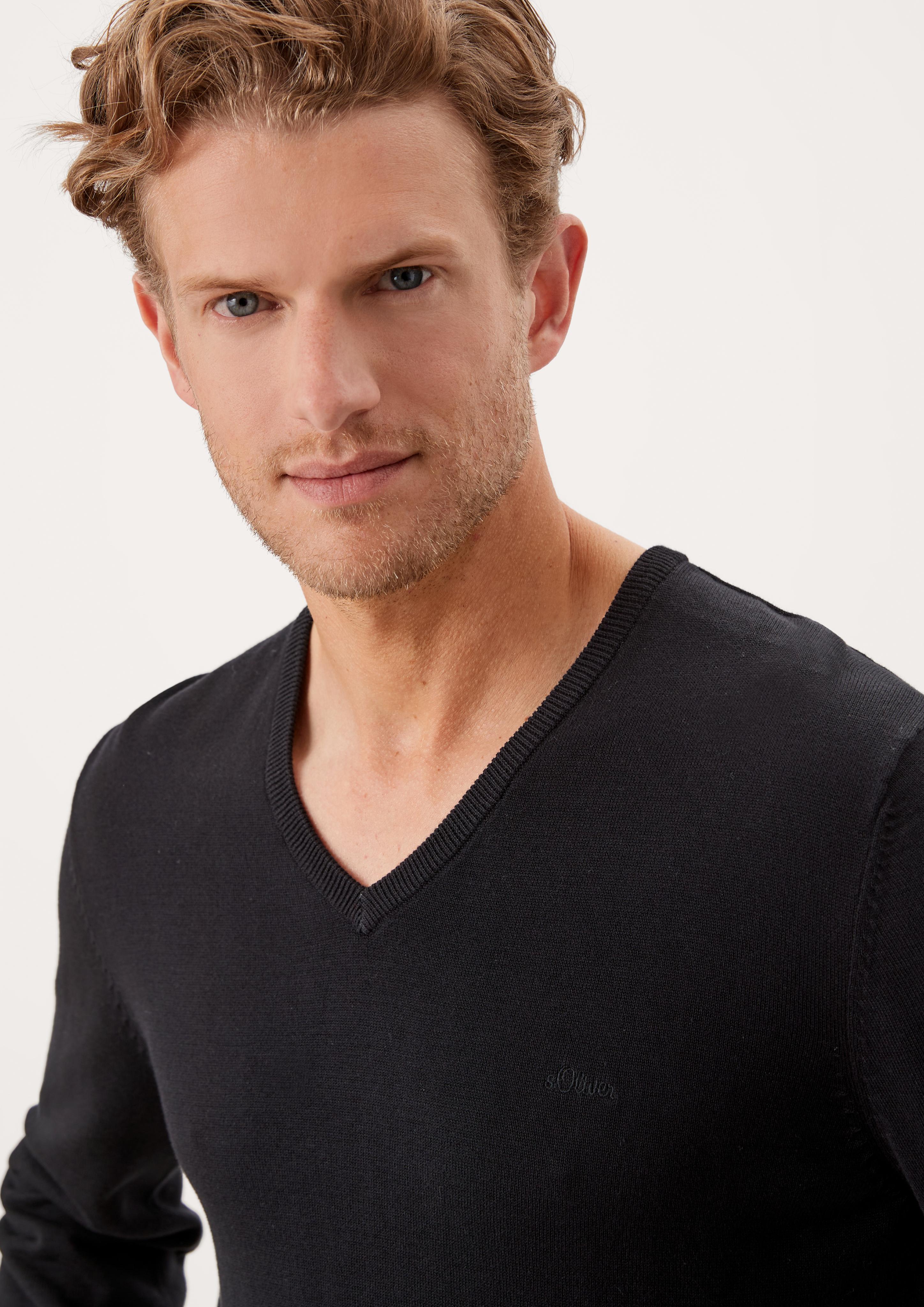 Feinstrickpulli mit V-Ausschnitt  03.899.61.7623-9999