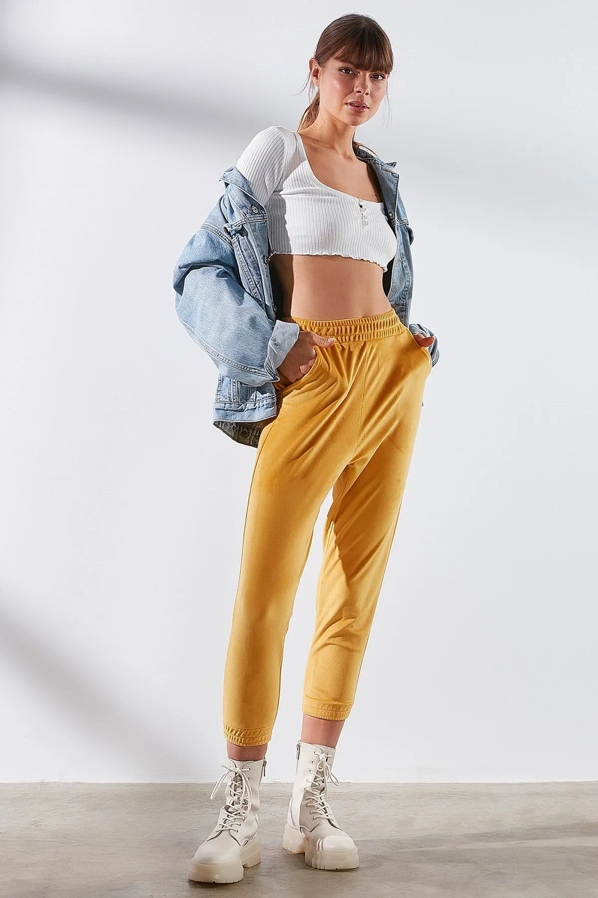 C&City  Damen-Jogginghose aus Samt mit elastischem Bund 731 Senf