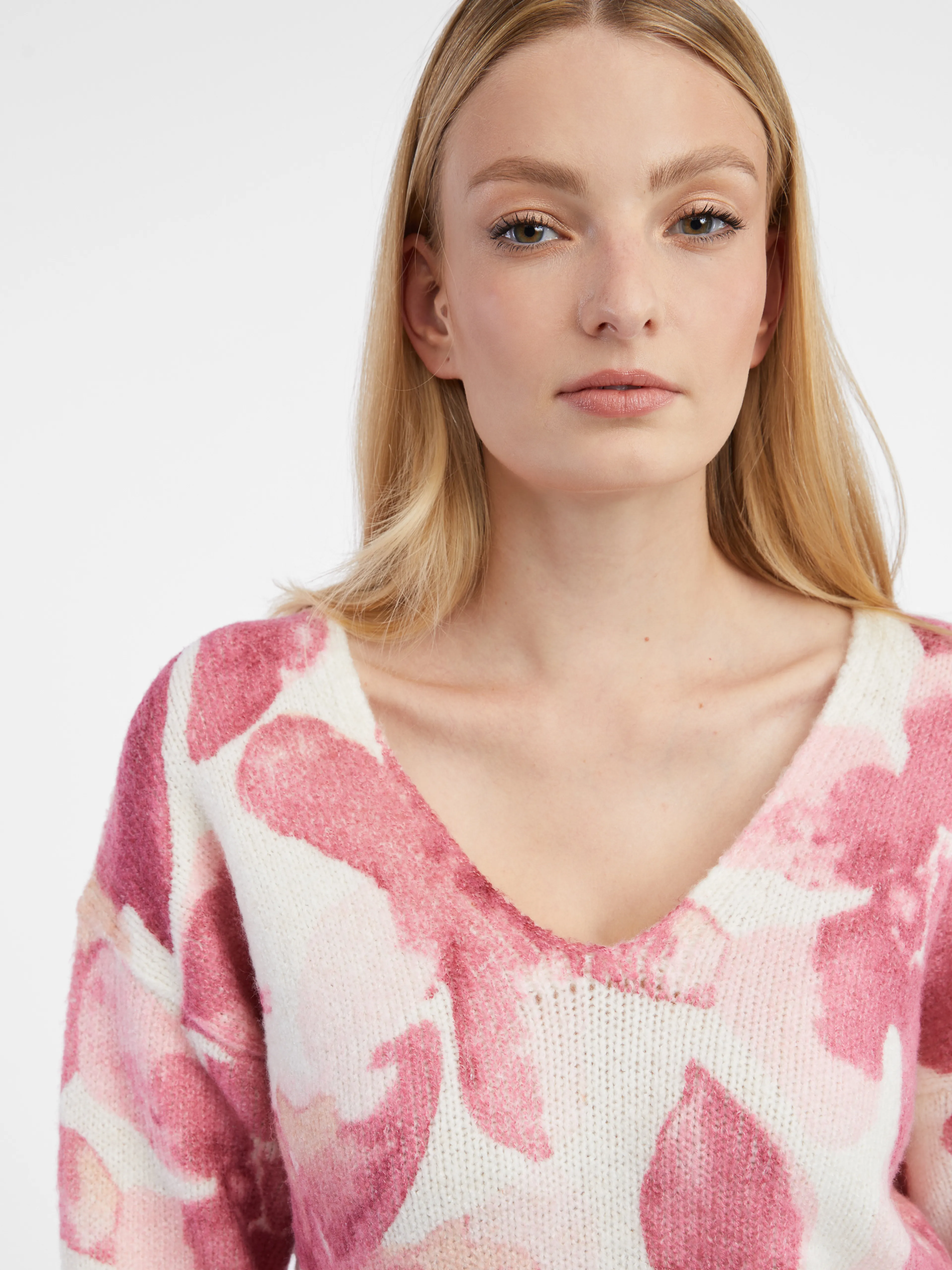 Rosa und weißer Damenpullover mit Blumenmuster ORSAY