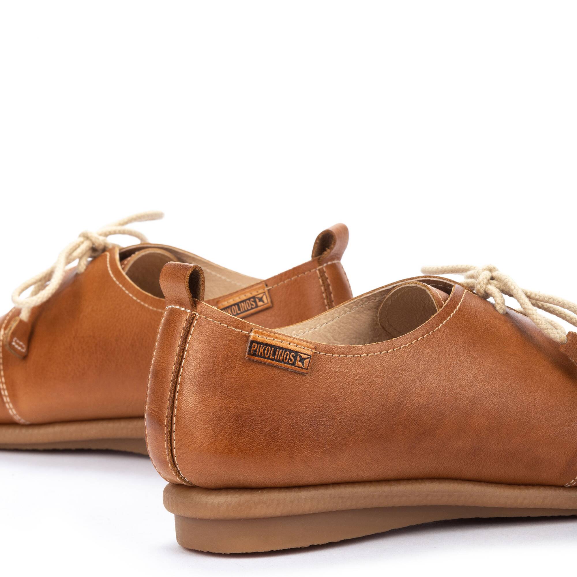 proste buty sznurowane - BRANDY