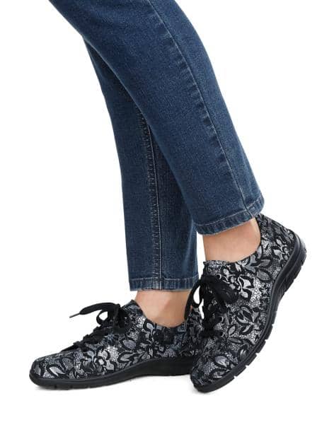 Schnürschuh mit Luftpolsterlaufsohle