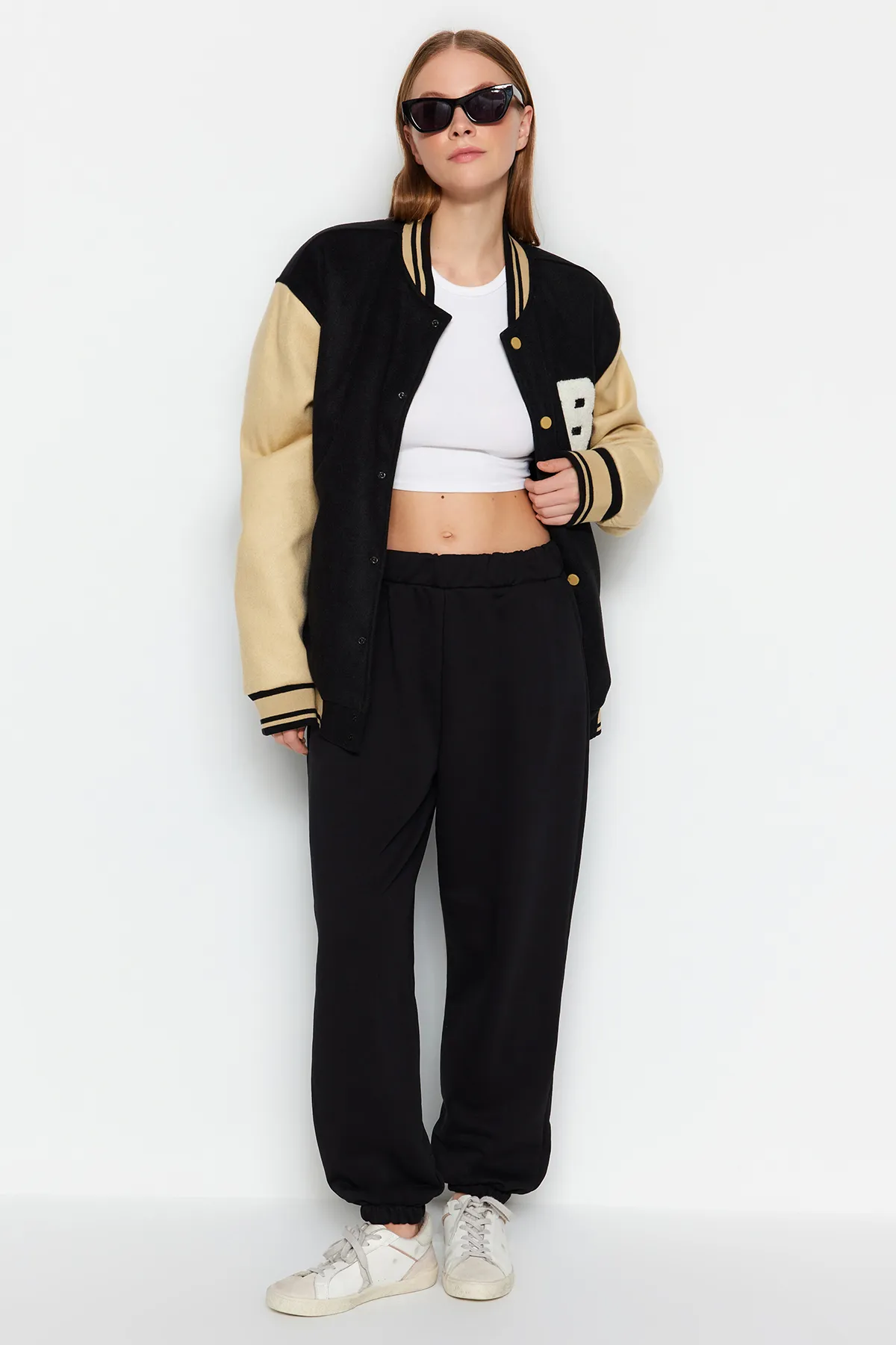 Trendyol Collection  Schwarze Balloon Jogger-Jogginghose aus dickem Strick TWOAW24EA00030