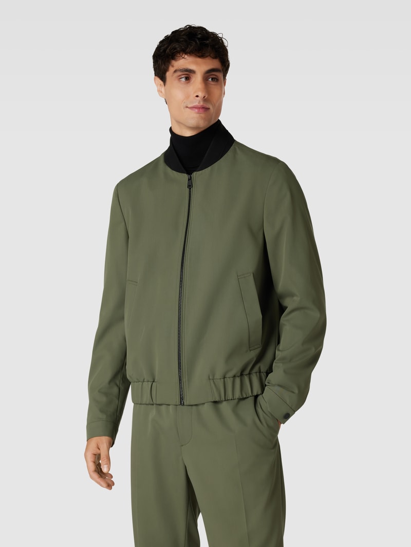 Hemdjacke mit Eingrifftaschen in olivgrün