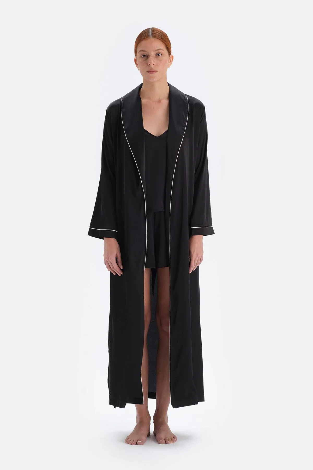 Dagi  Schwarzer Morgenmantel aus Satin mit Paspeln und detaillierten Details