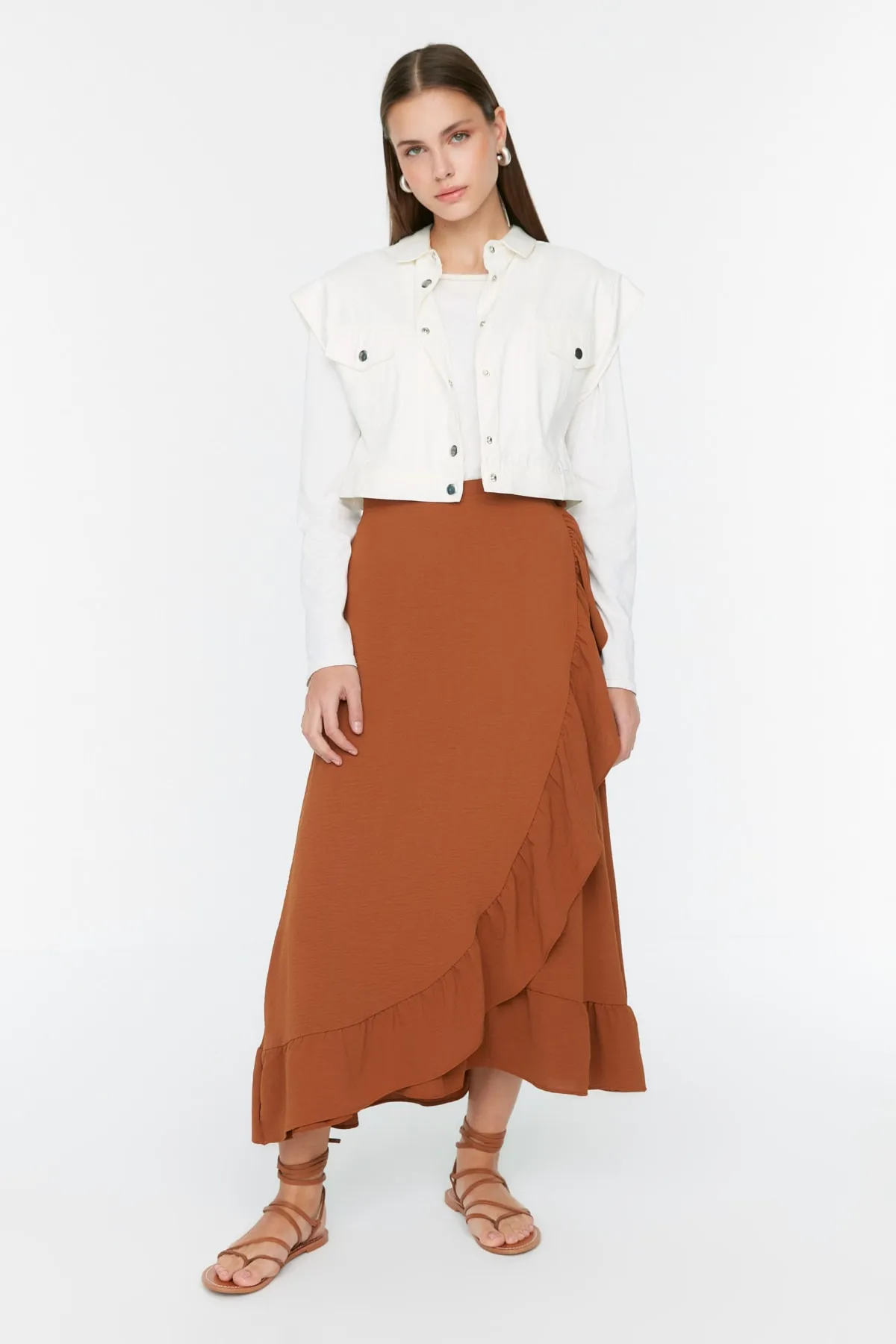 Trendyol Modest  Brauner Wickelrock mit Volant aus Webstoff TCTSS21ET0579