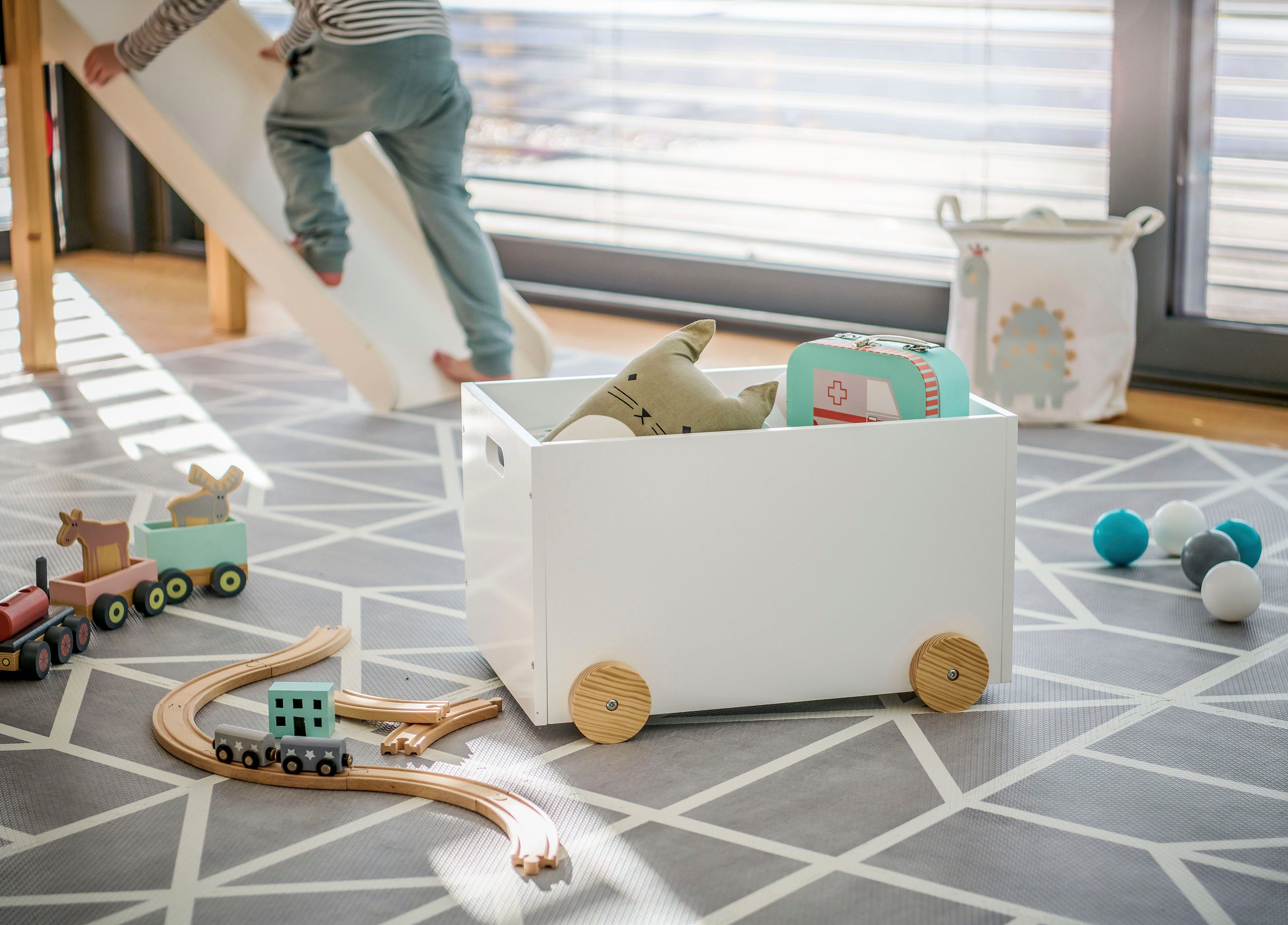 Zeller Present Spielzeugtruhe (1 St), mit Rollen