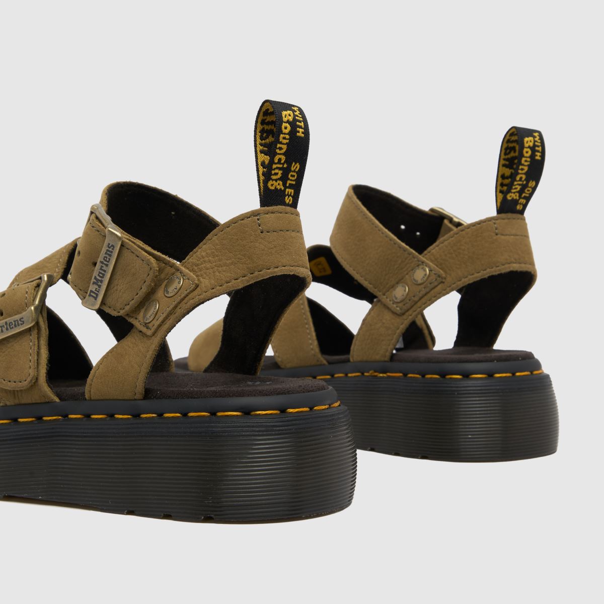 Dr Martens – Gryphon – Khakifärgade sandaler med quad-motiv