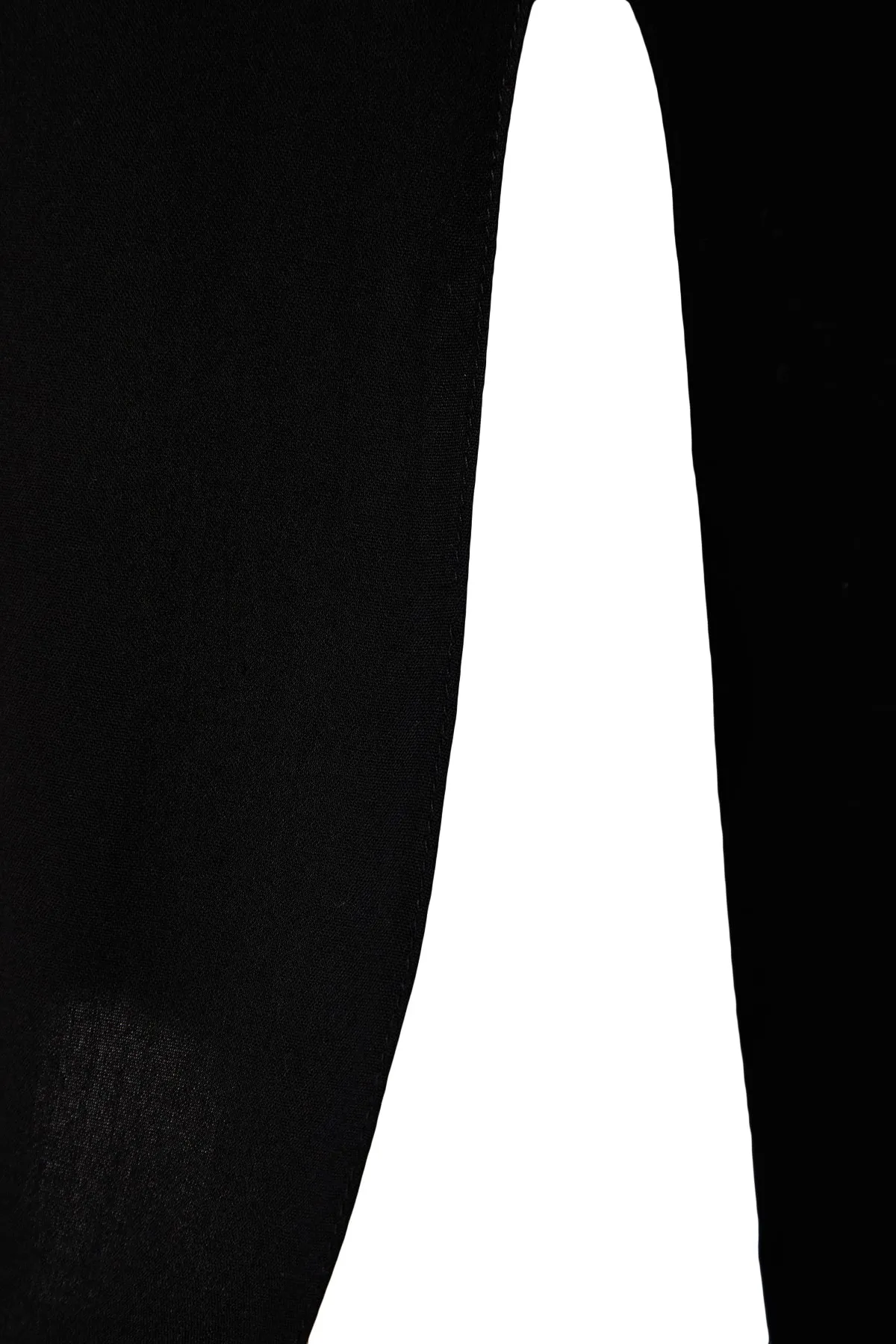 Trendyol Curve  Schwarzes gewebtes Schlitzkleid TBSSS22EL1094
