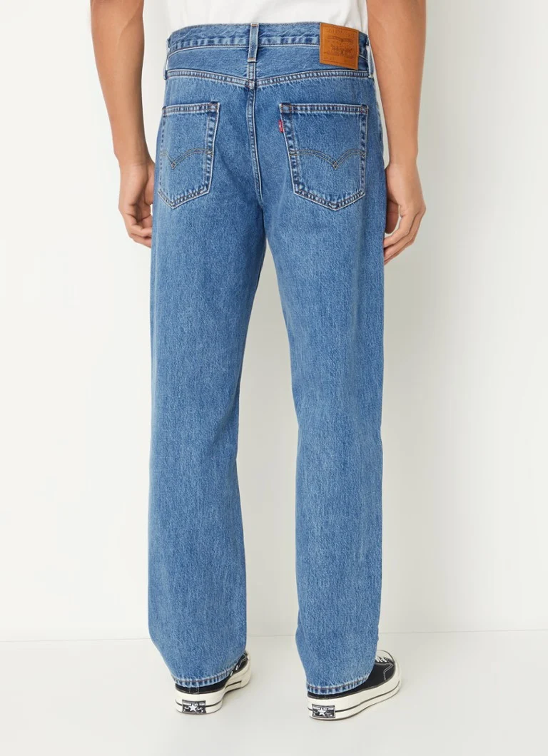 Calça jeans Levi's 568 de modelagem solta e lavagem média.