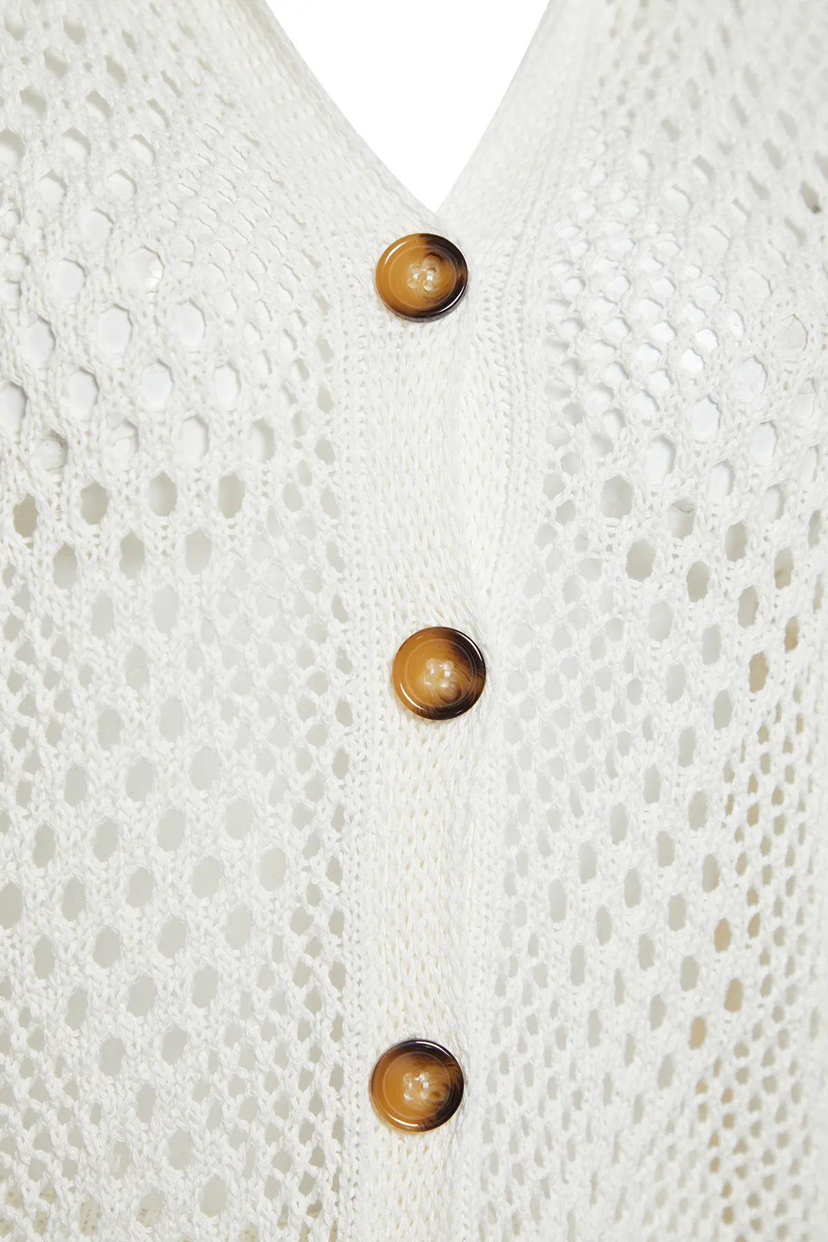 Trendyol Collection  Ecru gestricktes Hemd- und Hosen-Set im Strick-Look TBESS24AU00043
