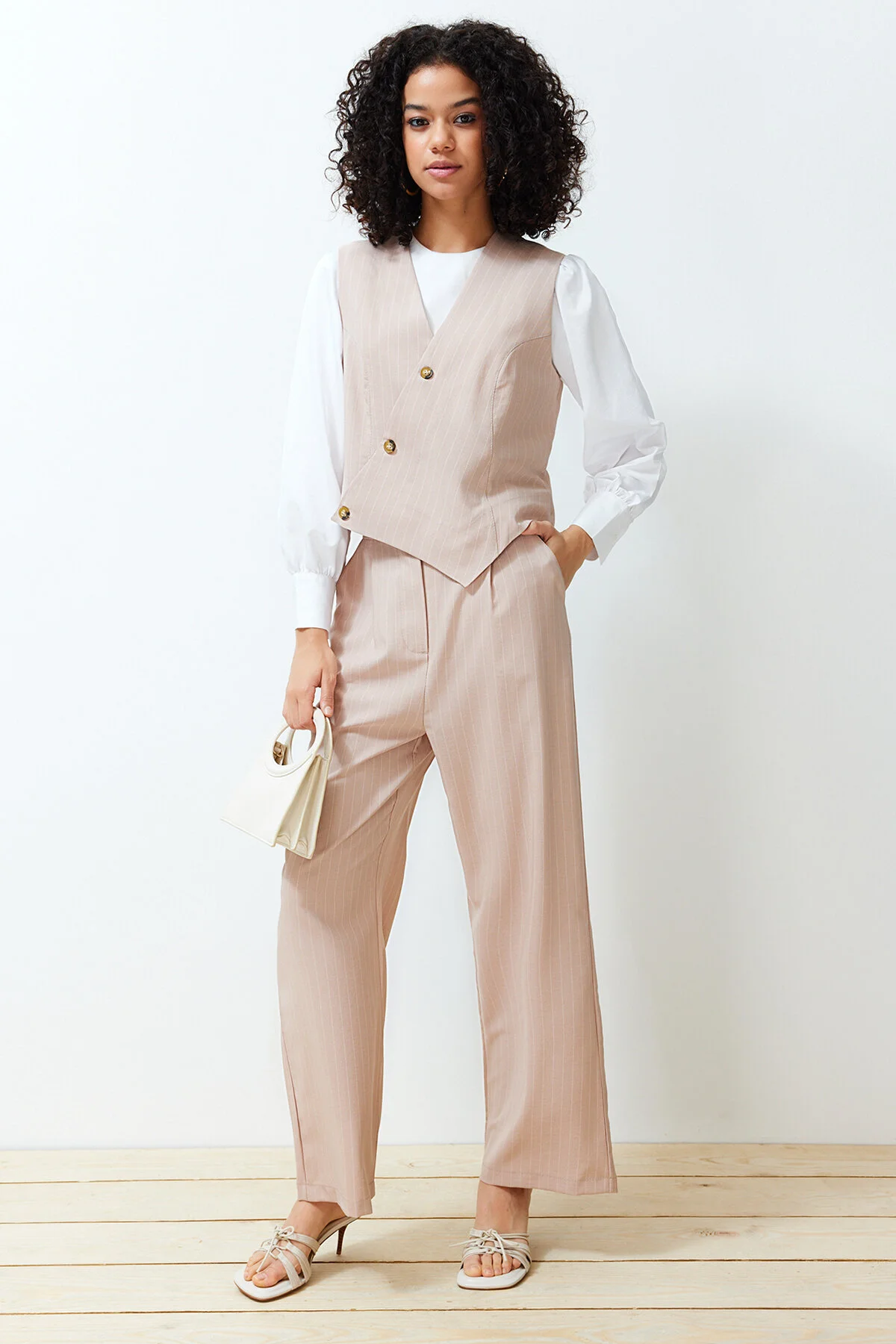 Trendyol Modest  Steinfarbenes Set mit zweireihiger Weste und Hose aus gewebtem Unterteil und Oberteil TCTSS24US00032