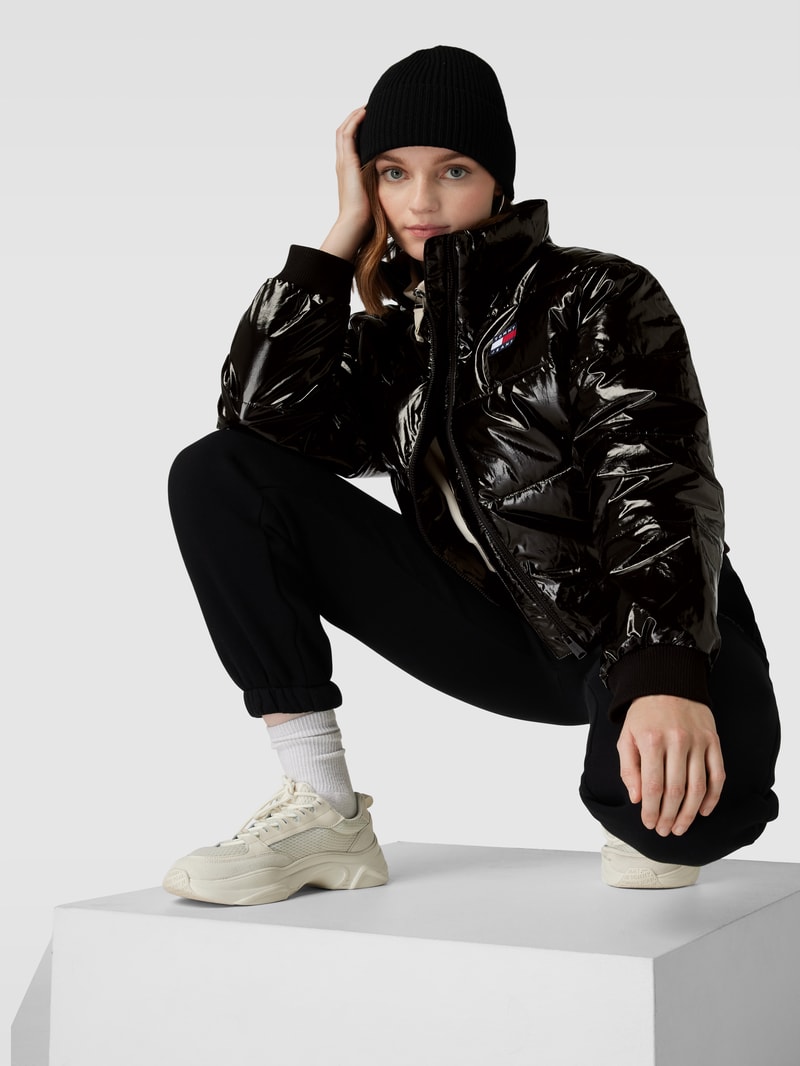 Steppjacke mit Stehkragen in schwarz
