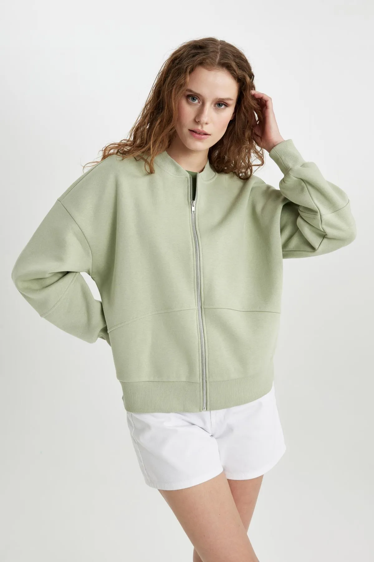 DeFacto  Oversize-Passform, College-Kragen, weicher, pelziger Bomber-Cardigan aus dickem Stoff C5233ax24sp