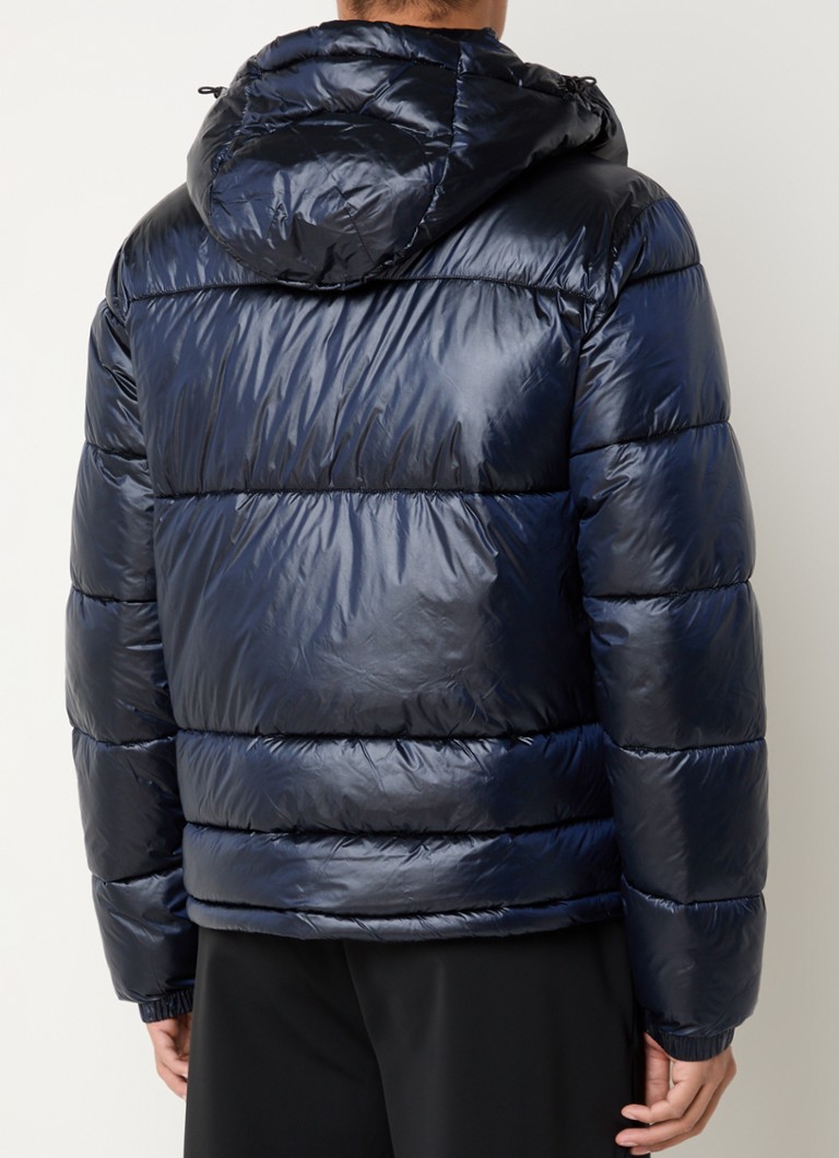 Jaqueta puffer Emporio Armani com bolsos com zíper e capuz removível.