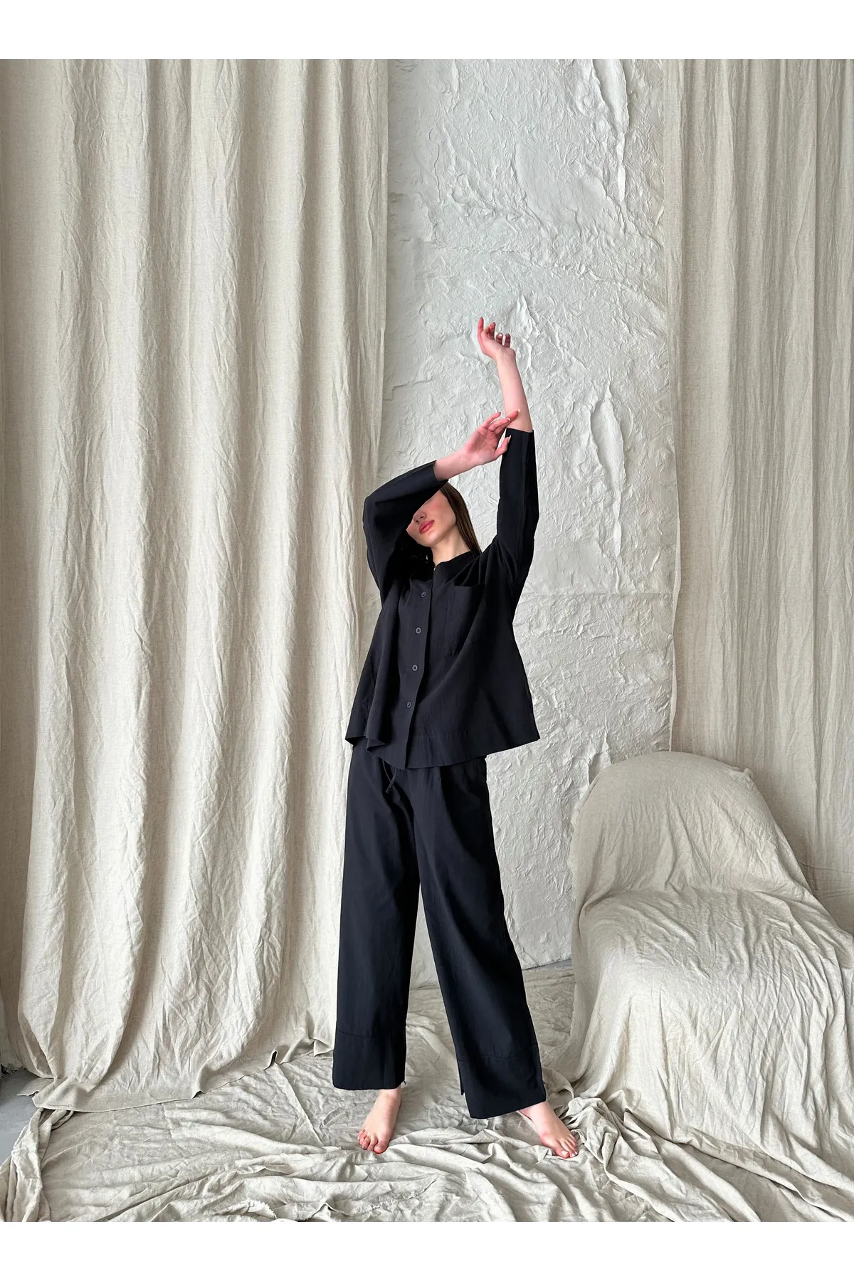 Laluvia  Schwarzes Leinen-Set mit Doppelbeinhose und Hemd