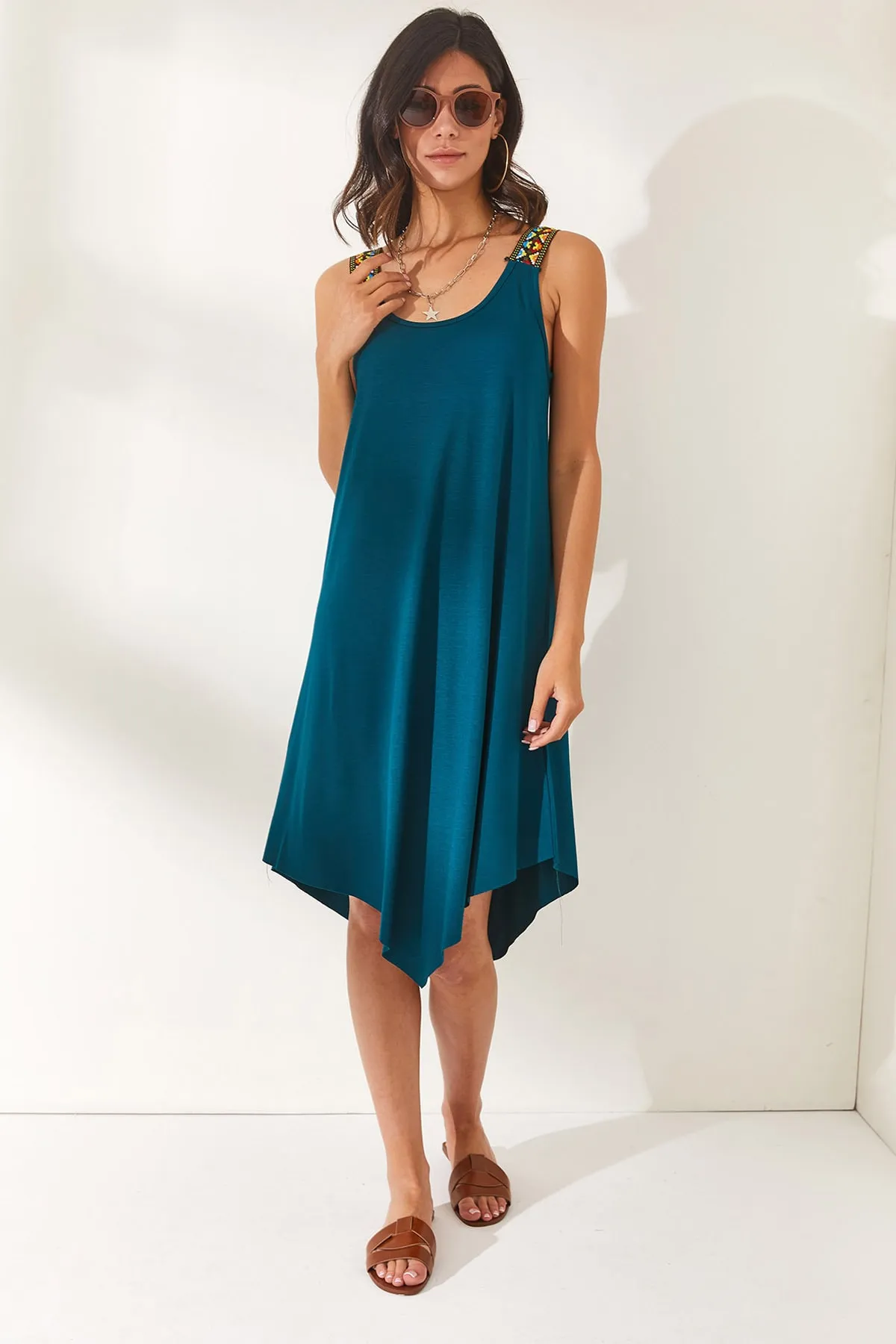 Olalook  Petrolgrünes, asymmetrisches Ethno-Trägerkleid für Damen ELB-19000612