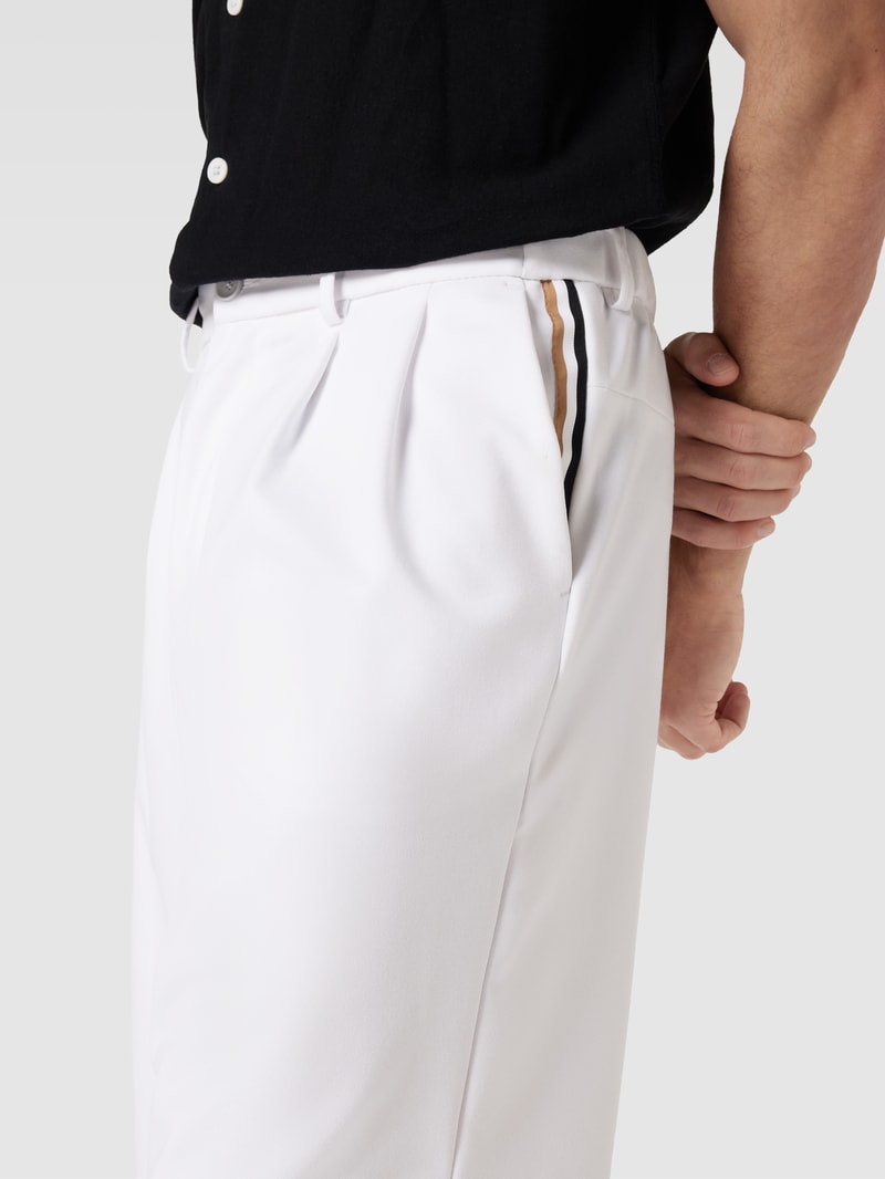 Sweatshorts mit Bundfalten Modell 'Hammer' in weiß
