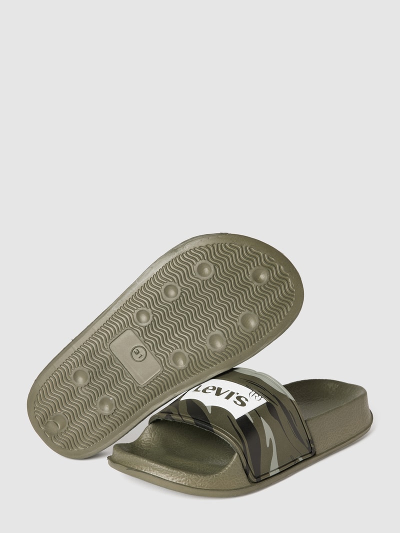 Slides mit Camouflage-Muster in khaki