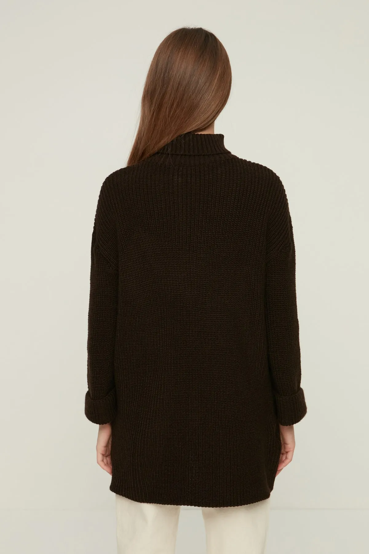 Trendyol Modest  Brauner Rollkragenpullover aus Strick TCTAW22AK0156