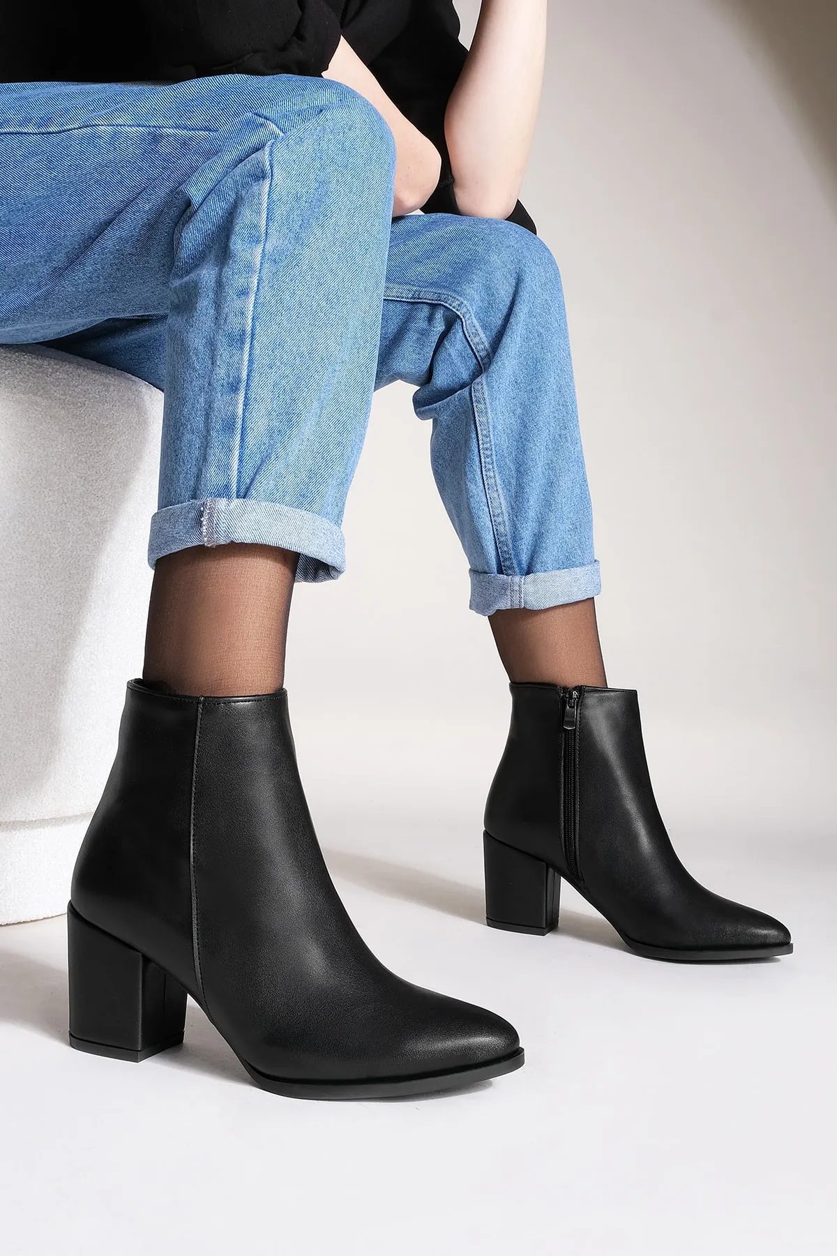 Marjin  Damen-Stiefel und Stiefeletten mit spitzem Zehenbereich und Reißverschluss, Cerin, Schwarz