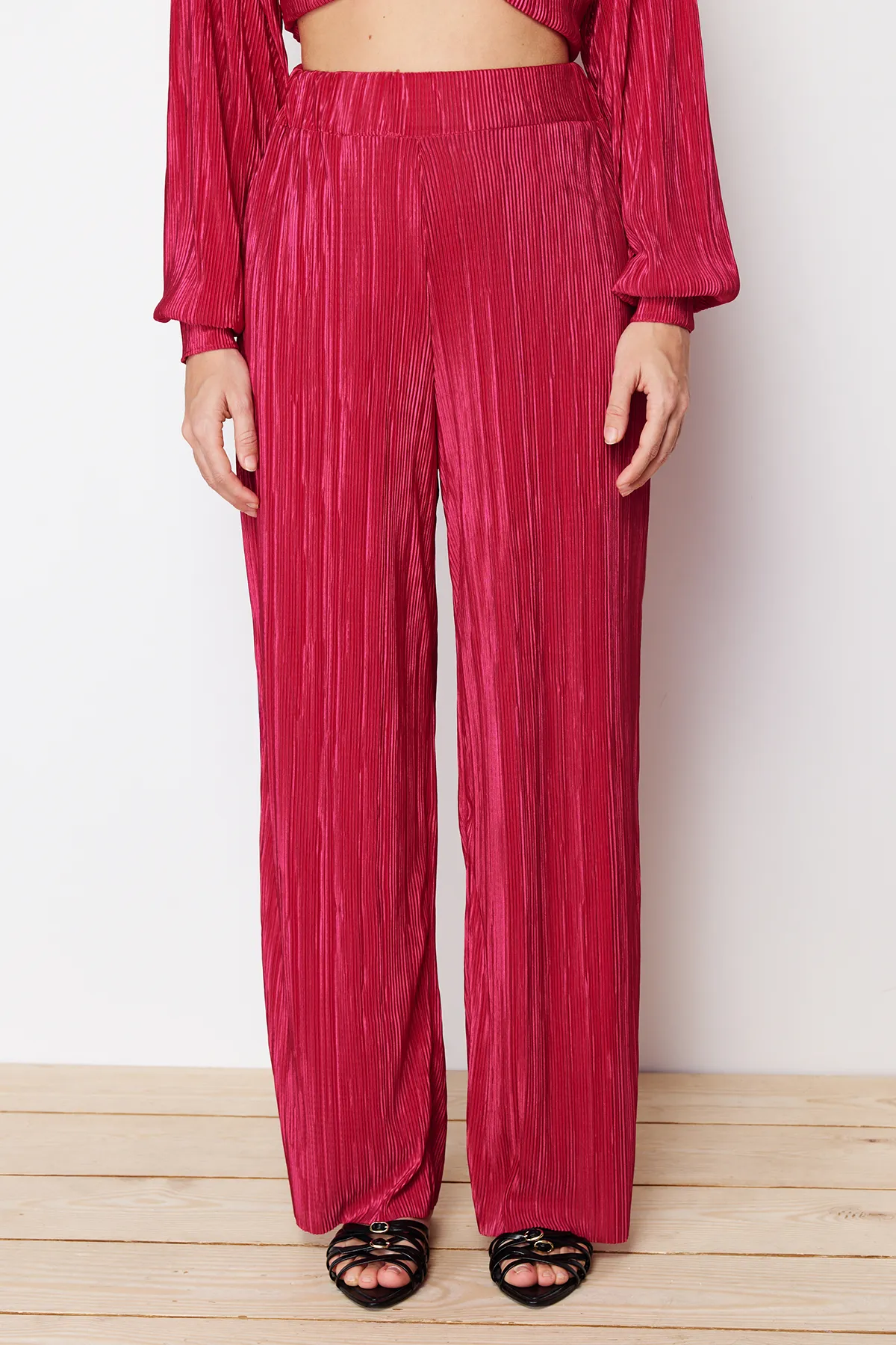 Trendyol Modest  Set aus gestricktem Ober- und Unterteil mit Falten in Fuchsia TCTSS24US00040