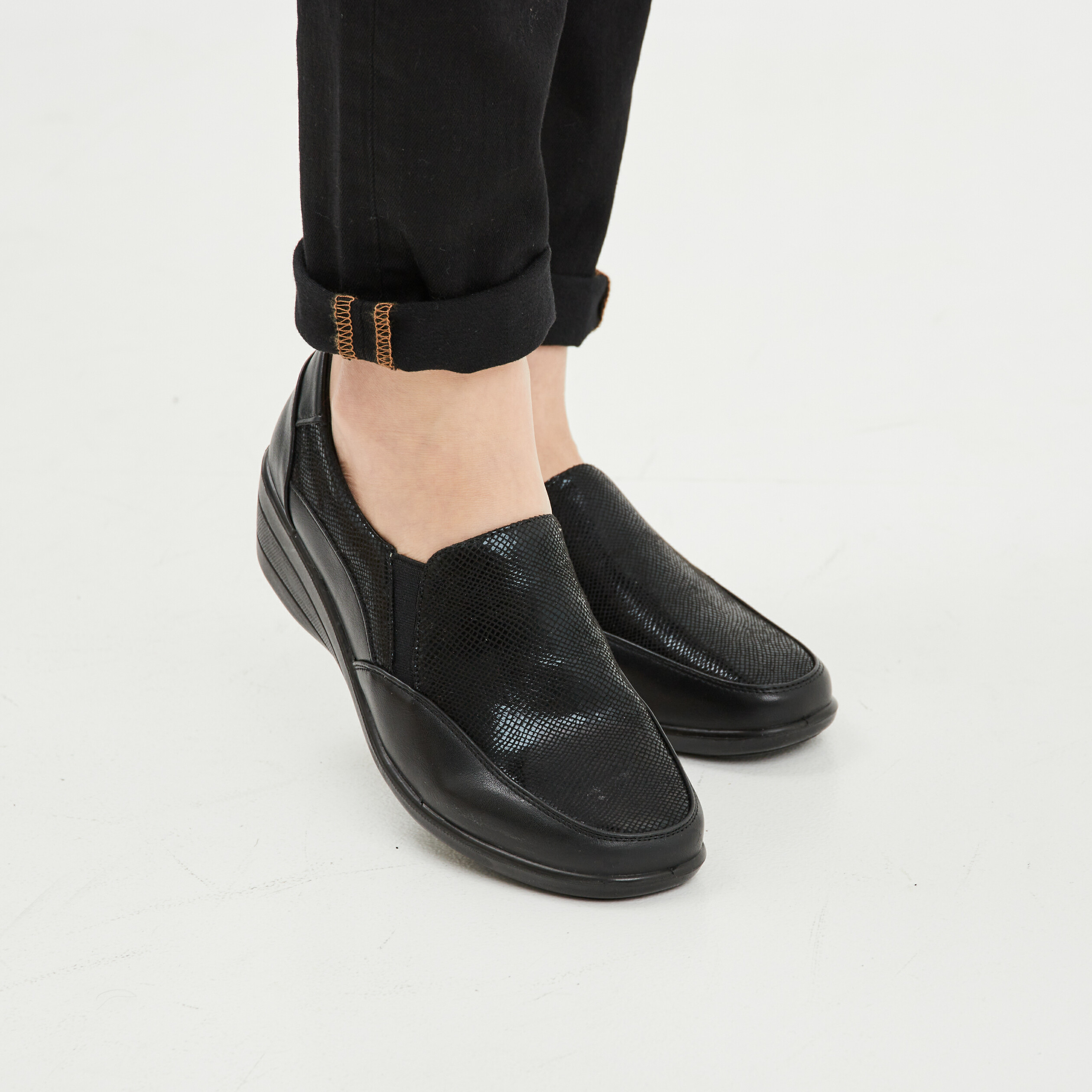 Loafers pied large Confortissimo noir femme | La Halle