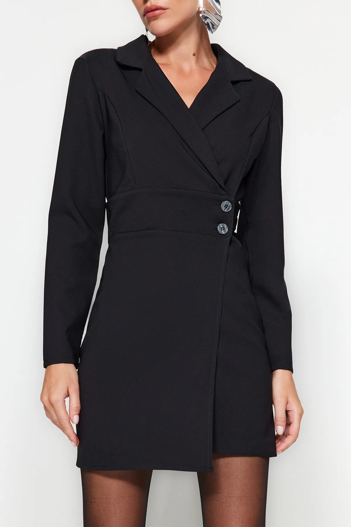 Trendyol Collection  Schwarzes, gewebtes Mini-Jackenkleid mit Knopfdetail TWOAW24EL00462