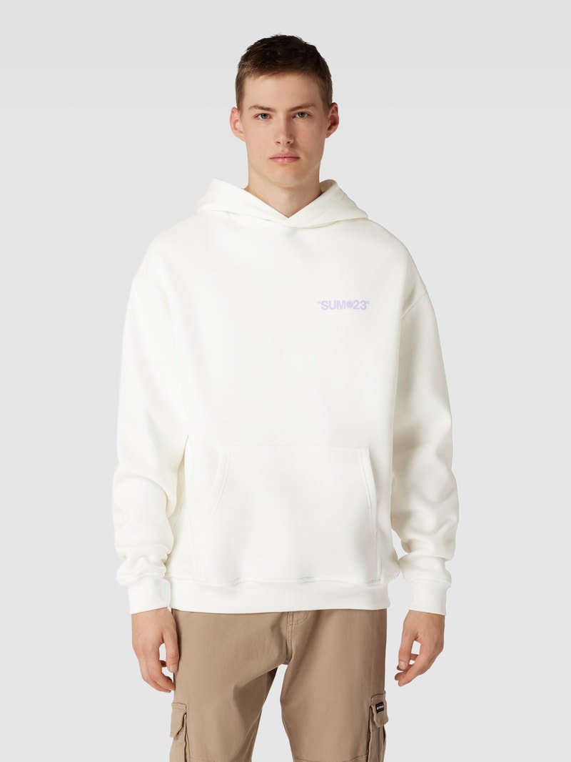 Oversized Hoodie mit überschnittenen Schultern und Känguru-Tasche in offwhite
