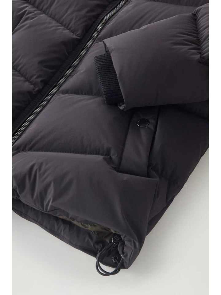 Woolrich Daunenjacke in Schwarz günstig kaufen