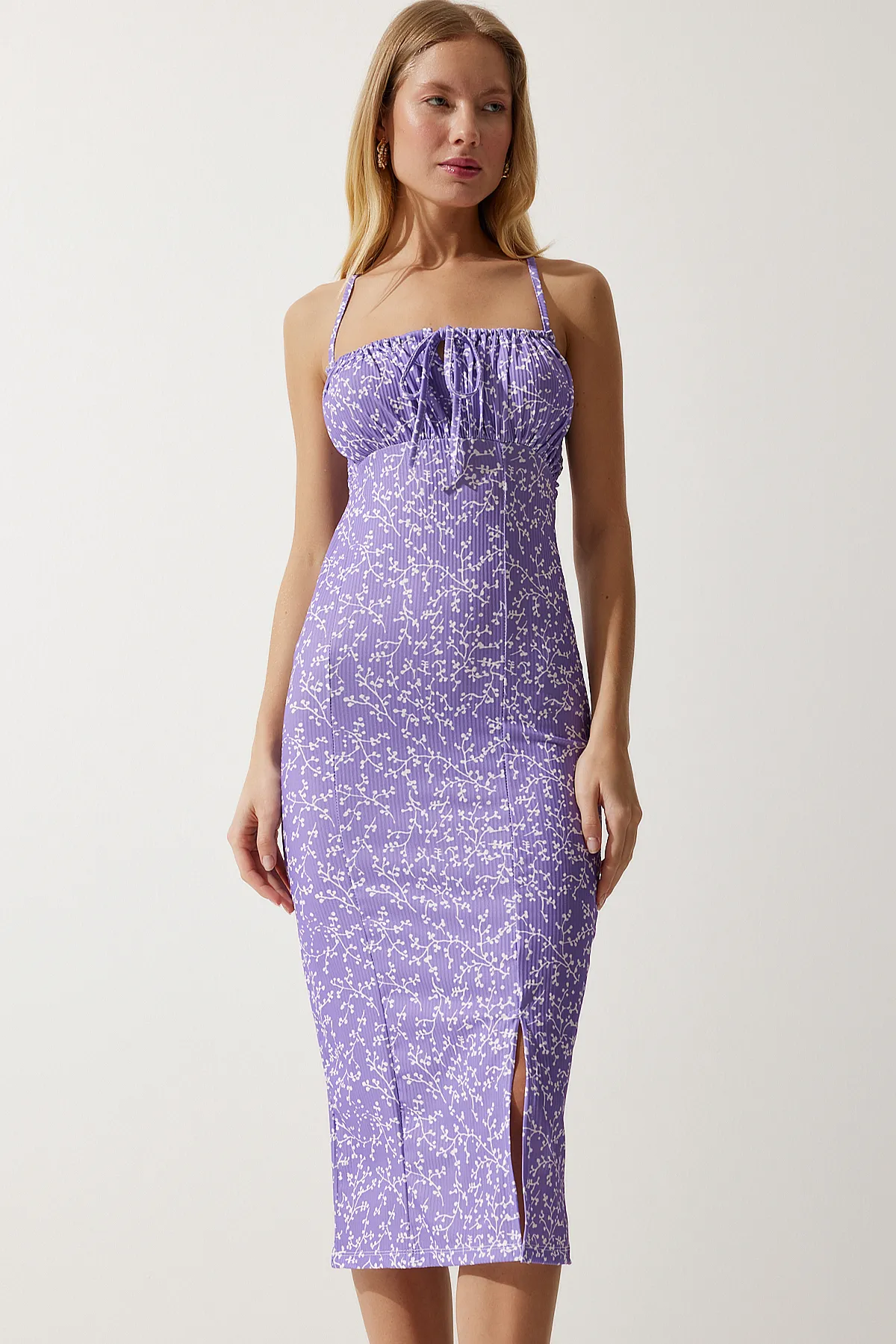 Happiness İstanbul  Lebhaftes lila-weißes Blumen-Strickkleid mit Schlitz für Damen CI00029