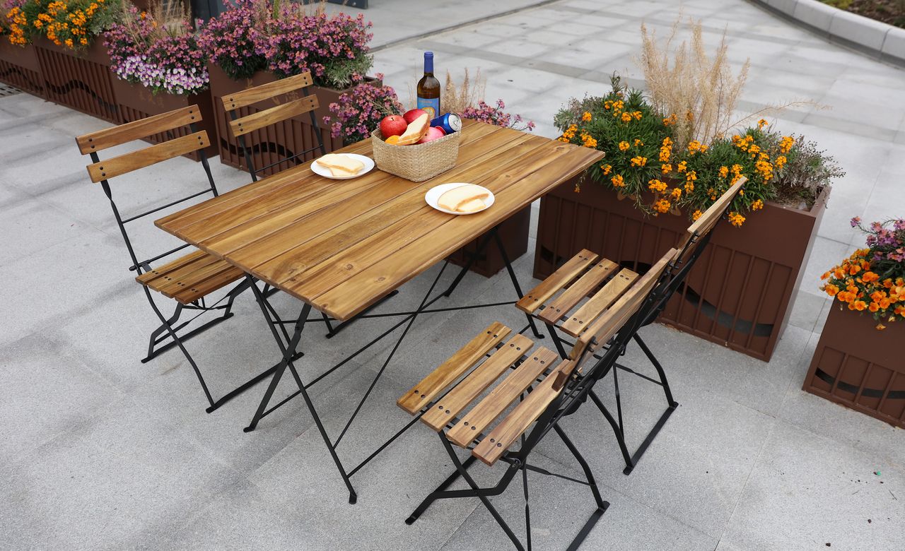 CHILLROI 5 teiliges Outdoor-Klappstuhl-Set aus Akazienholz