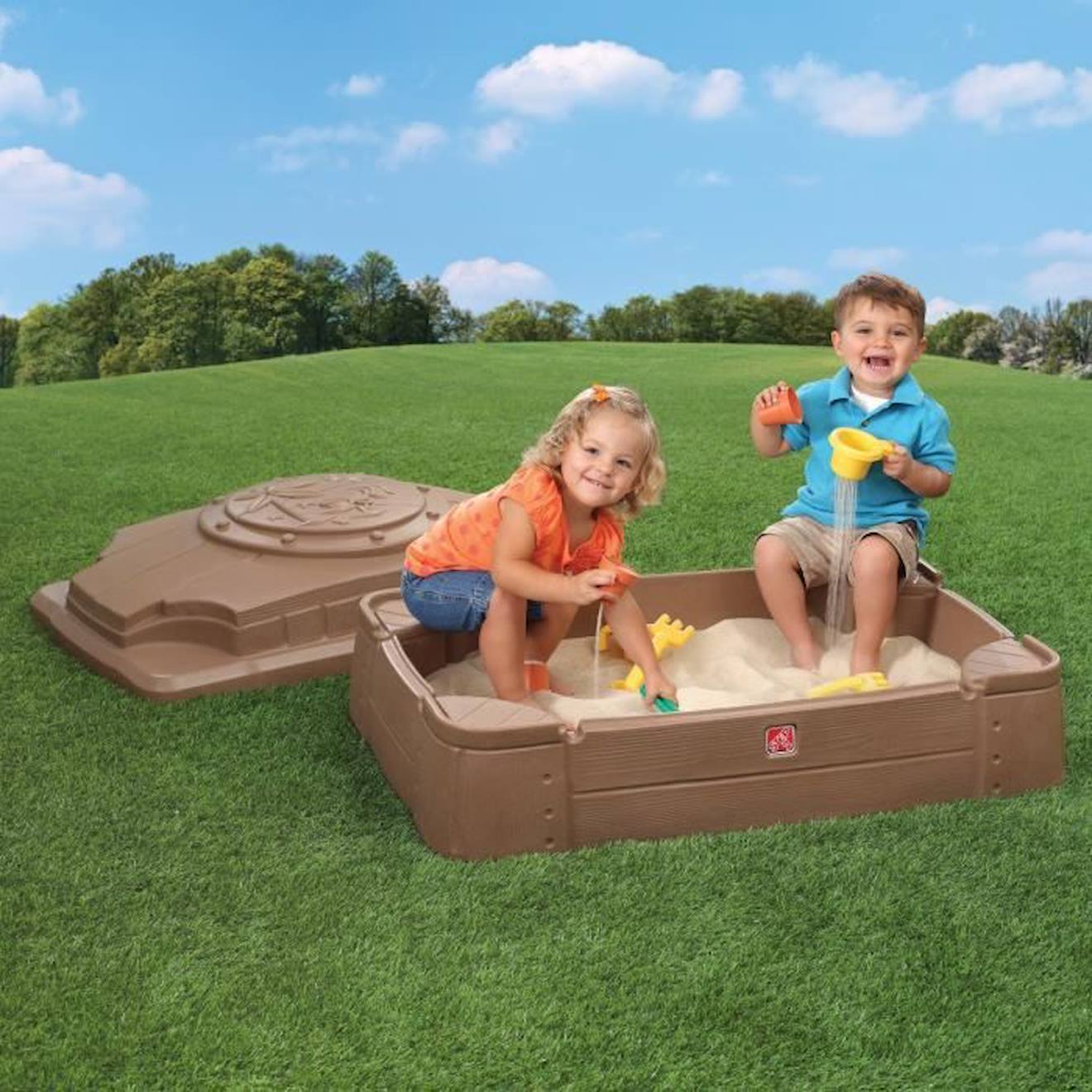 Step2 Play & Store Bac à Sable Enfant | Bac à Sable pour Enfants en Plastique avec Couvercle marron