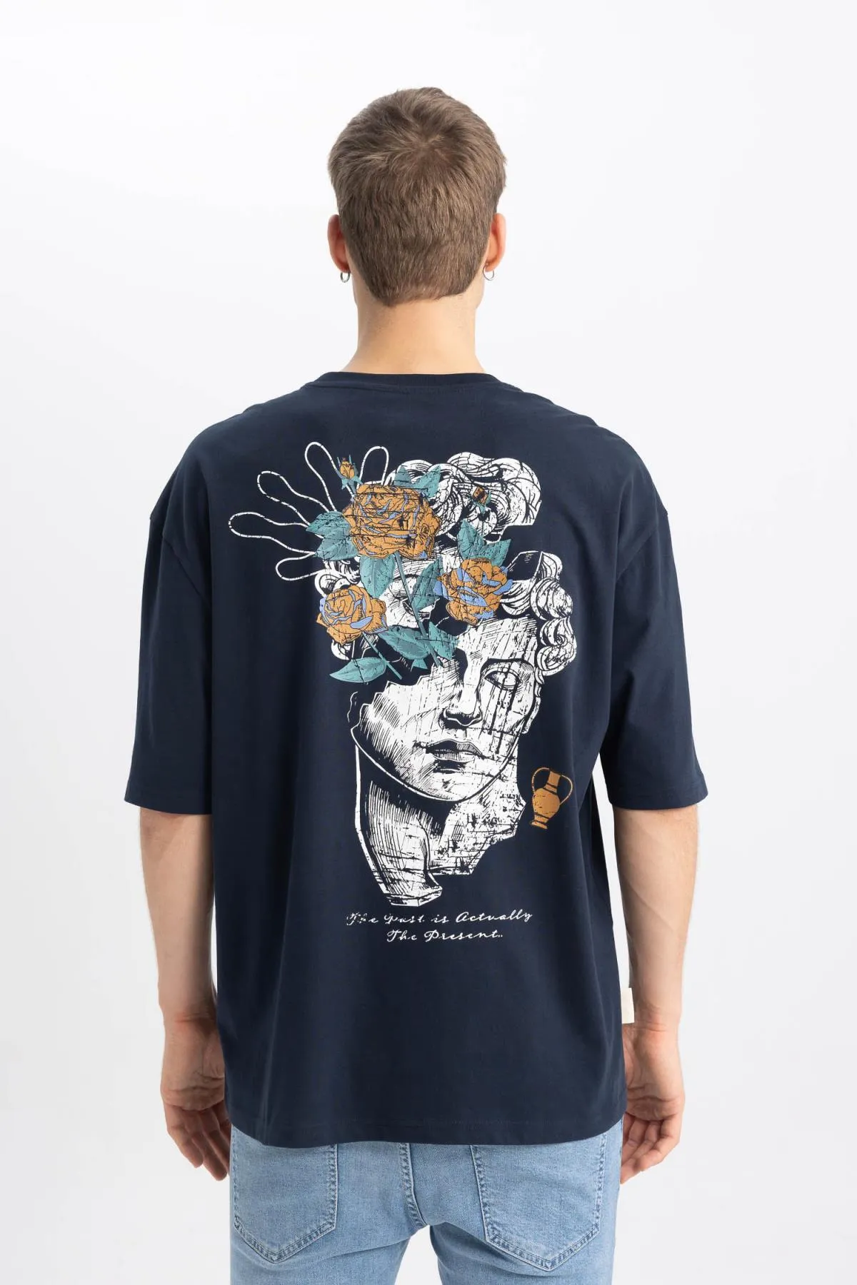 DeFacto  Locker geschnittenes, kurzärmliges T-Shirt mit Rundhalsausschnitt und Rückenaufdruck B4320ax24sp
