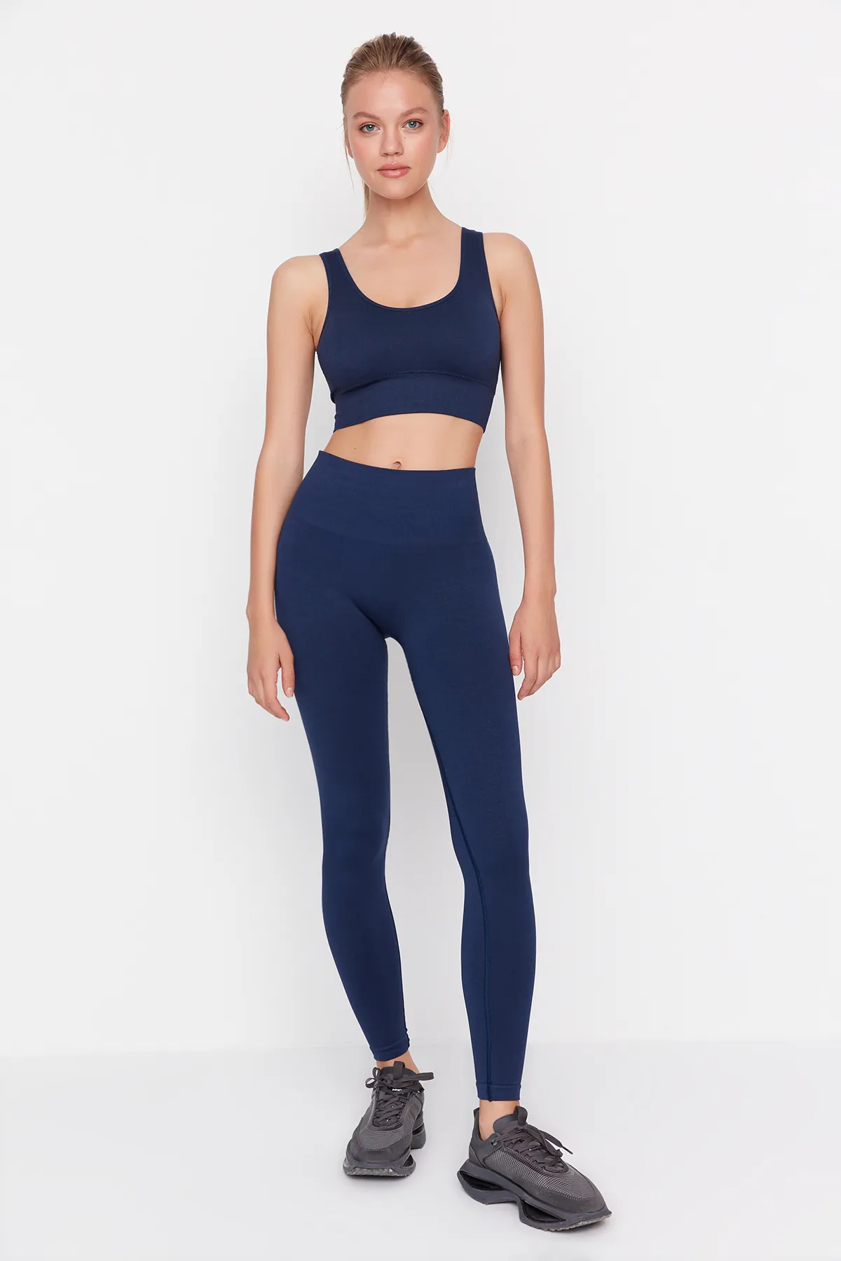 Trendyol Collection  Nahtlose/nahtlose, geraffte, gestrickte Sport-Leggings in dunklem Marineblau TWOAW23TY00027