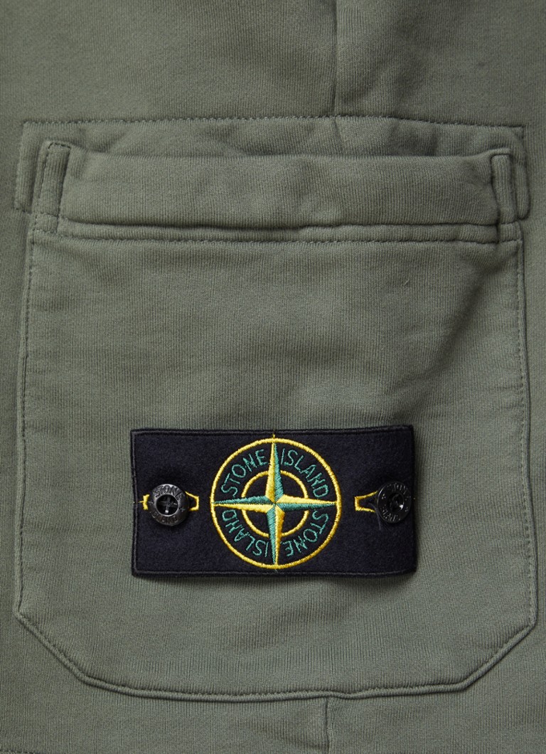 Stone Island 64551 sašaurinātas piegriezuma sporta bikses ar sānu kabatām un logotipu