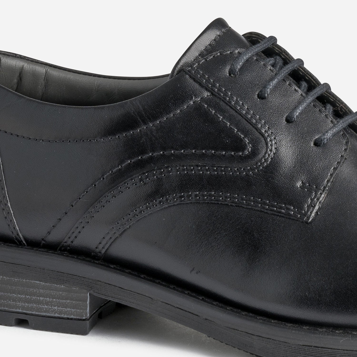 Derby noir en cuir à doublure carreaux